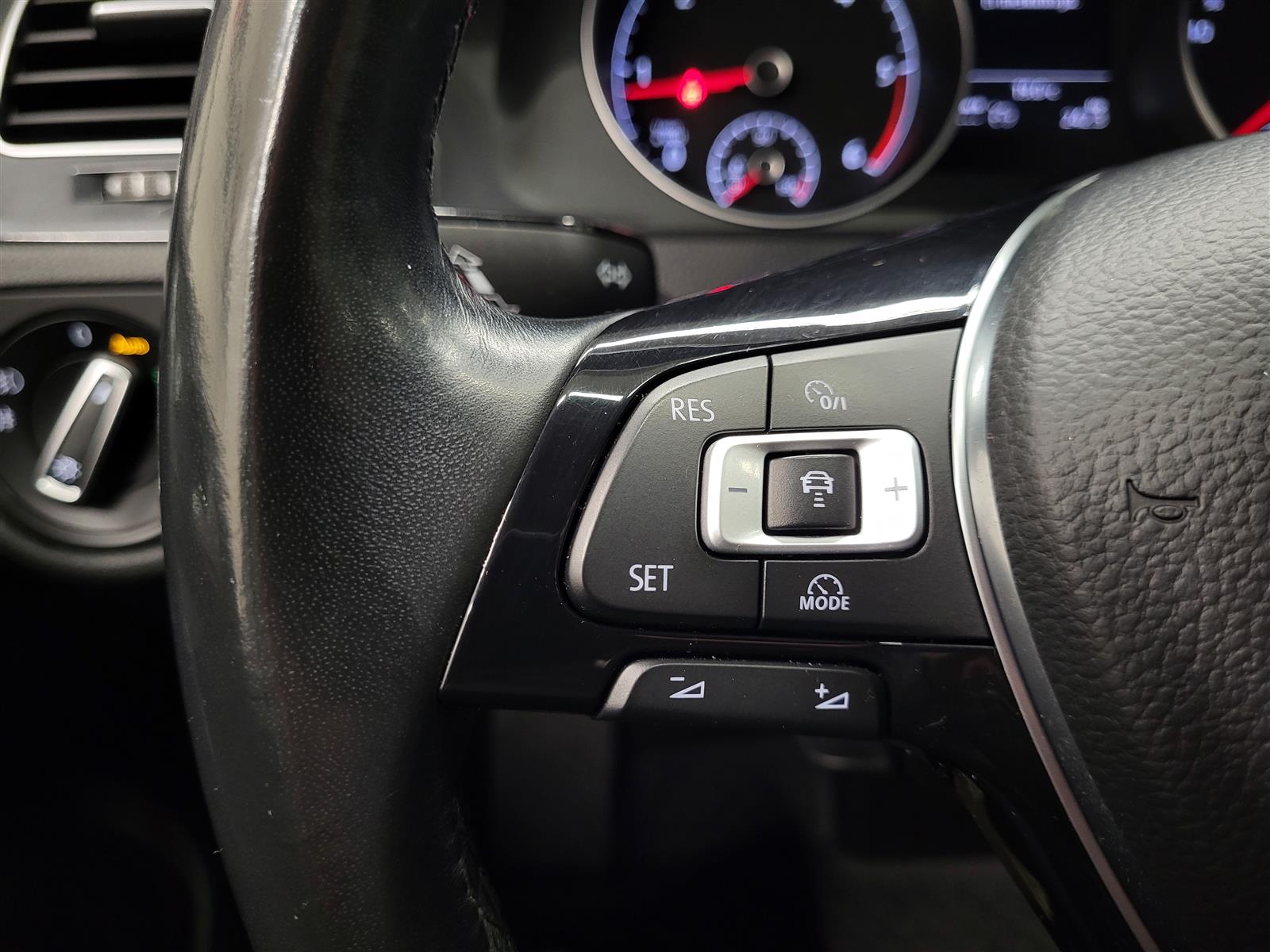 VOLKSWAGEN GOLF 2017