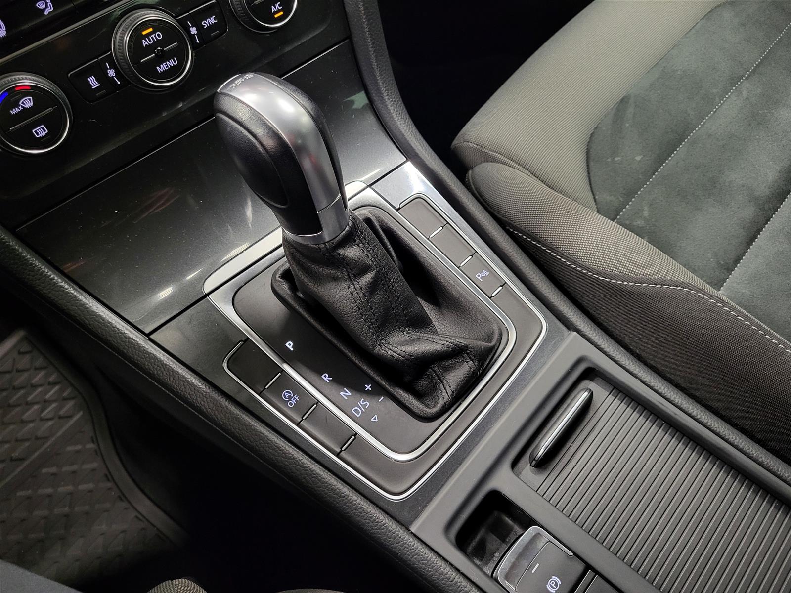 VOLKSWAGEN GOLF 2017