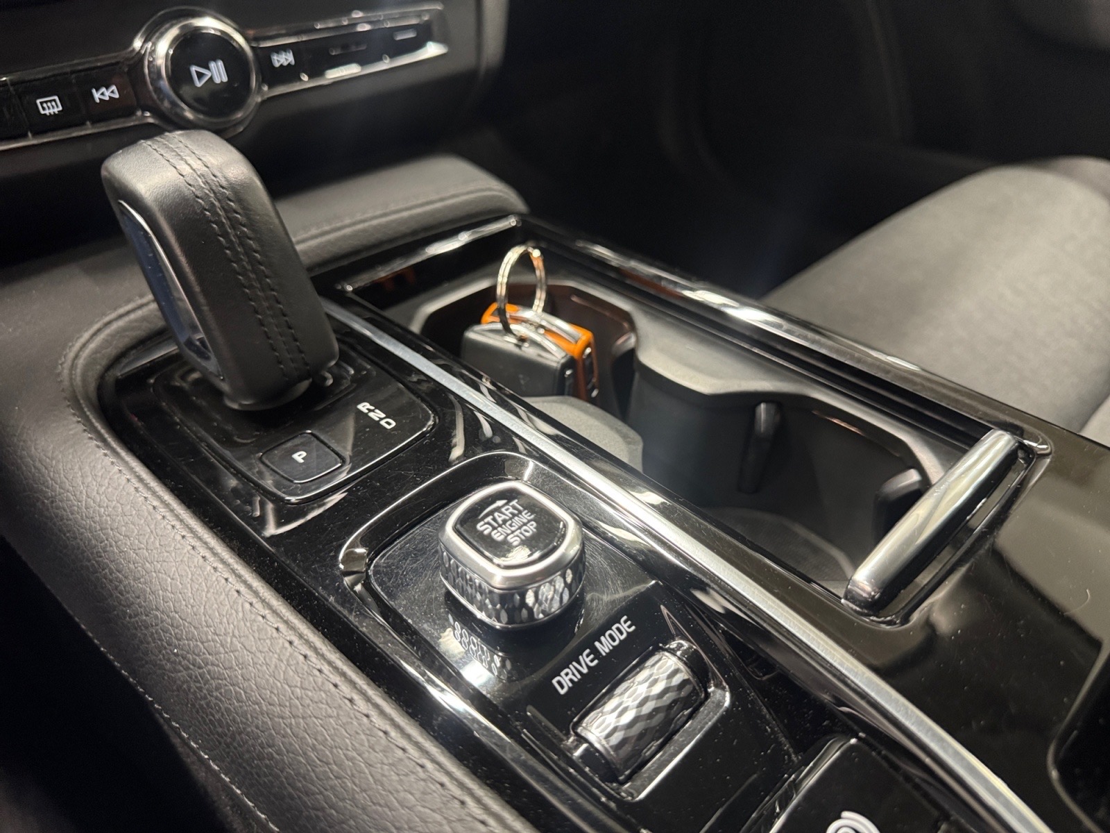 VOLVO V90 2021