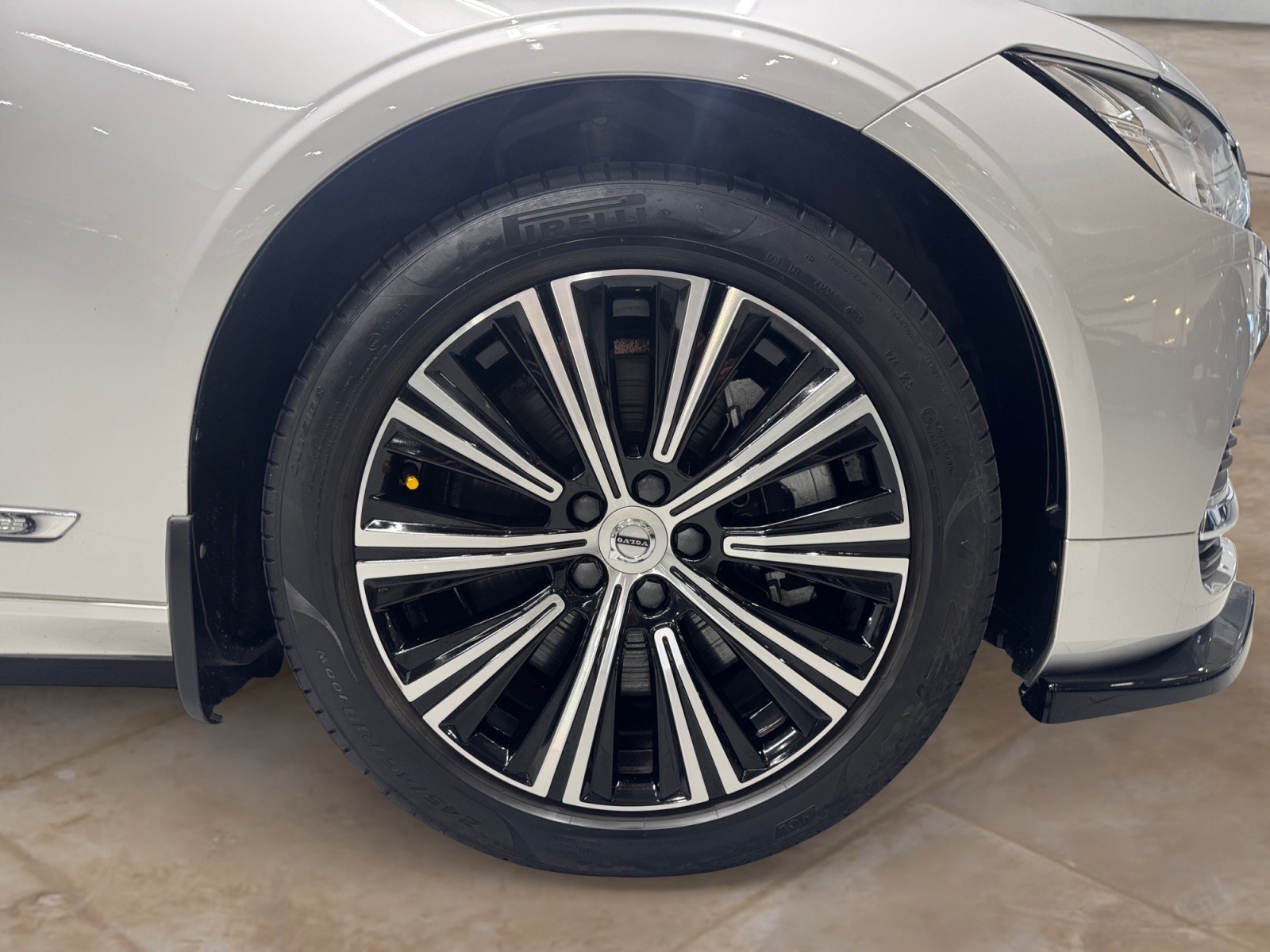 VOLVO V90 2021