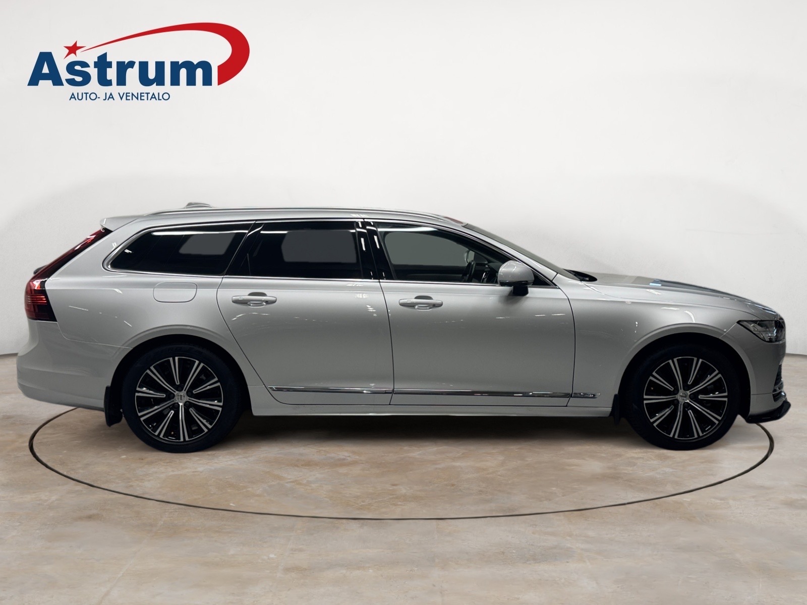 VOLVO V90 2021