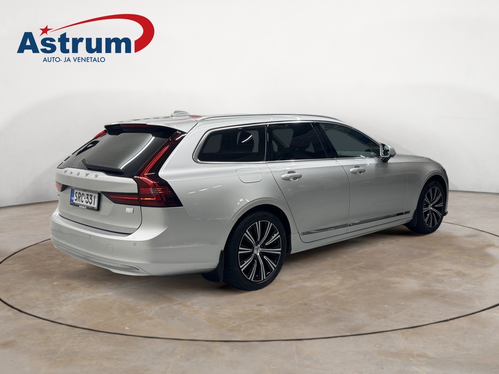 VOLVO V90 2021