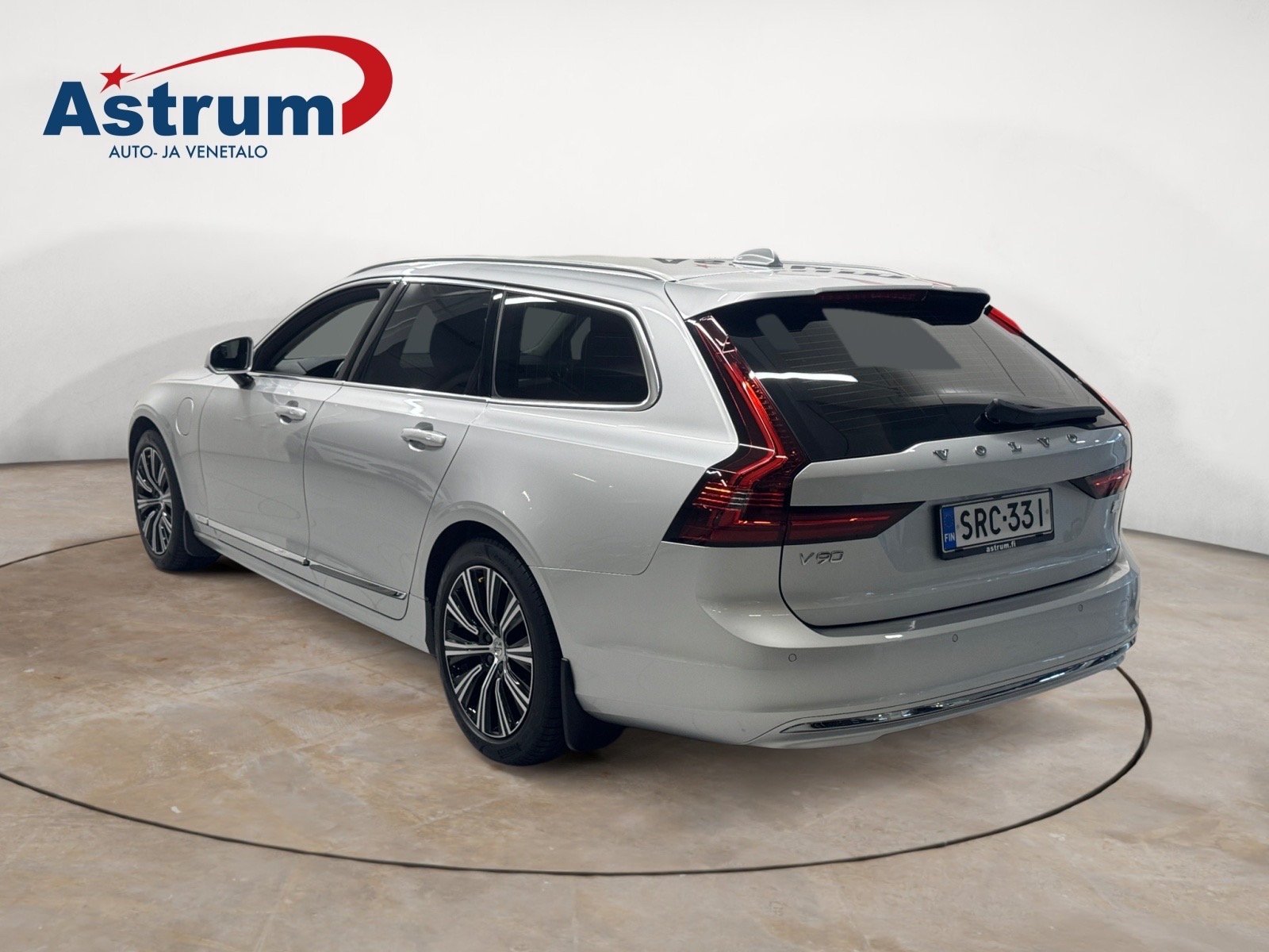 VOLVO V90 2021