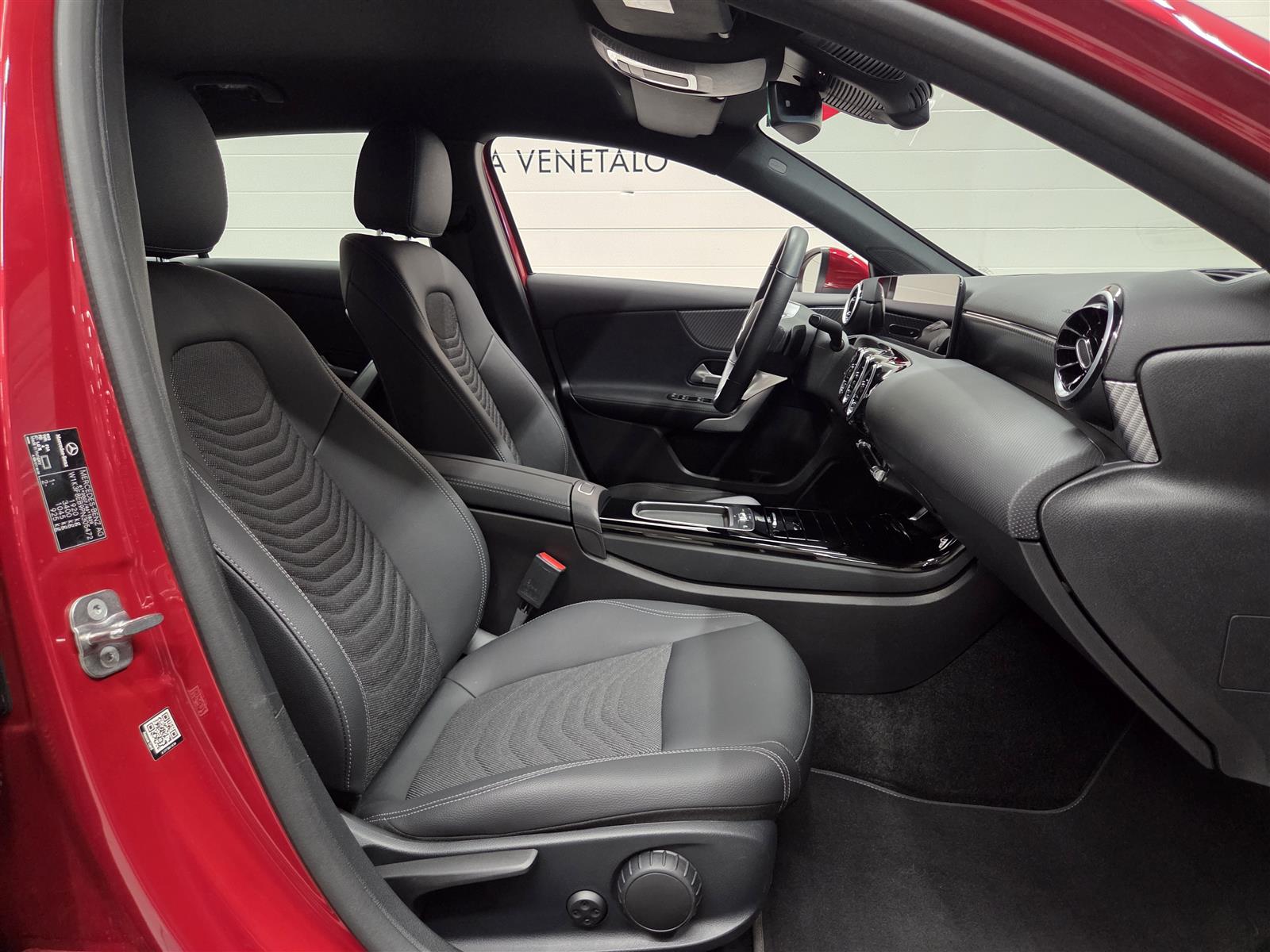 MERCEDES-BENZ A 2023