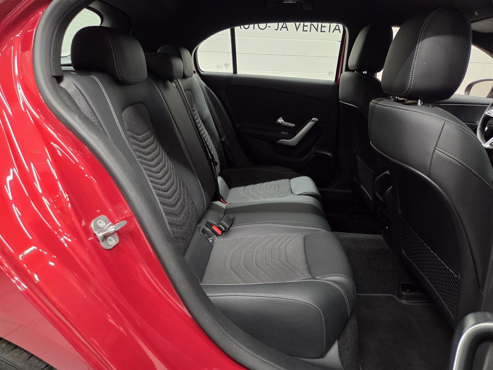 MERCEDES-BENZ A 2023