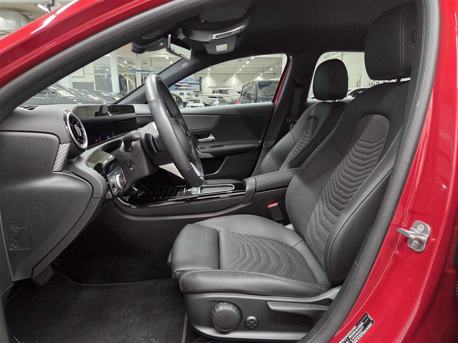 MERCEDES-BENZ A 2023