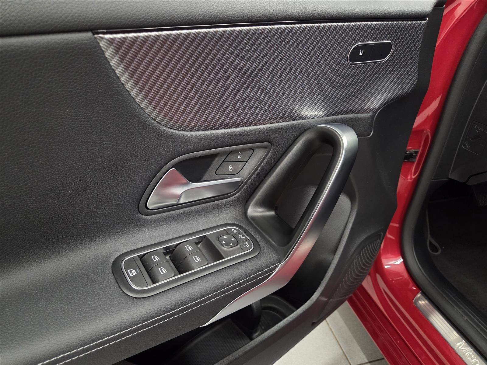 MERCEDES-BENZ A 2023