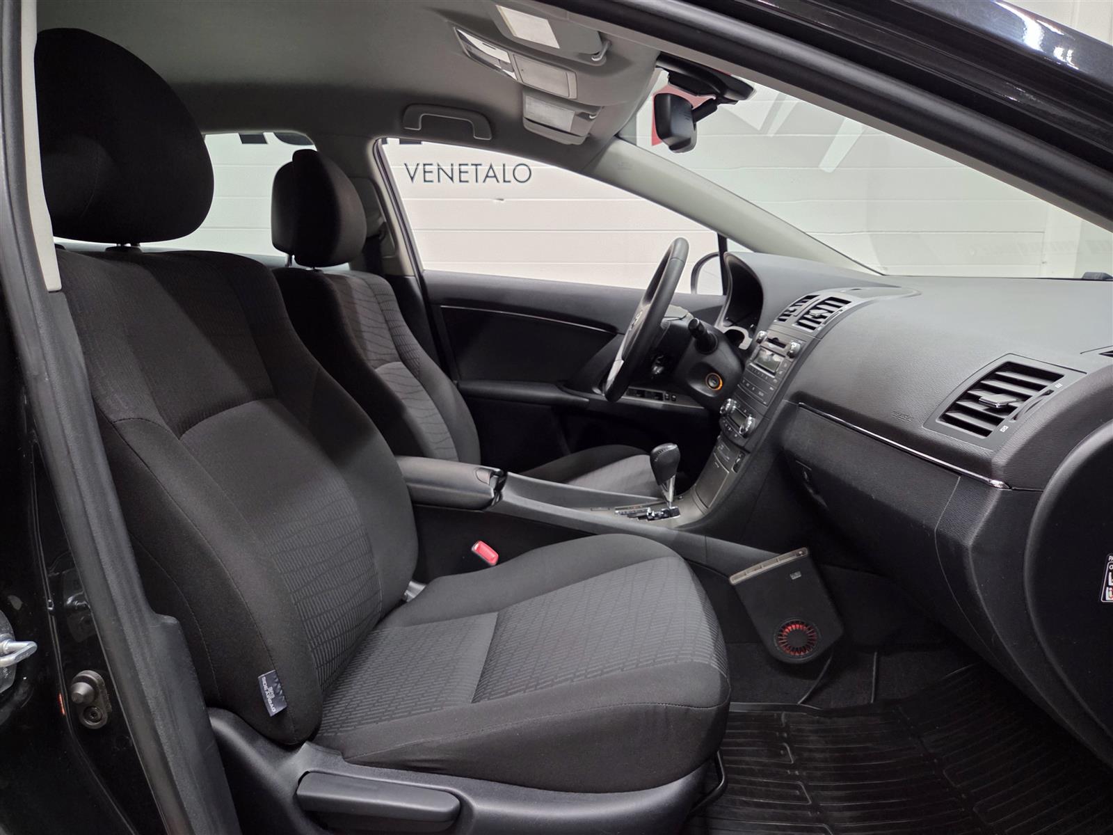 TOYOTA AVENSIS 2010