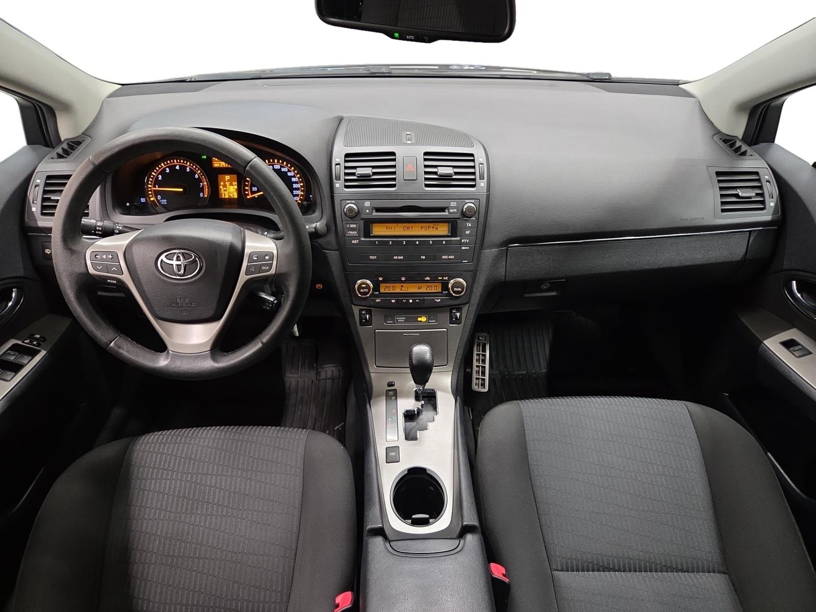 TOYOTA AVENSIS 2010