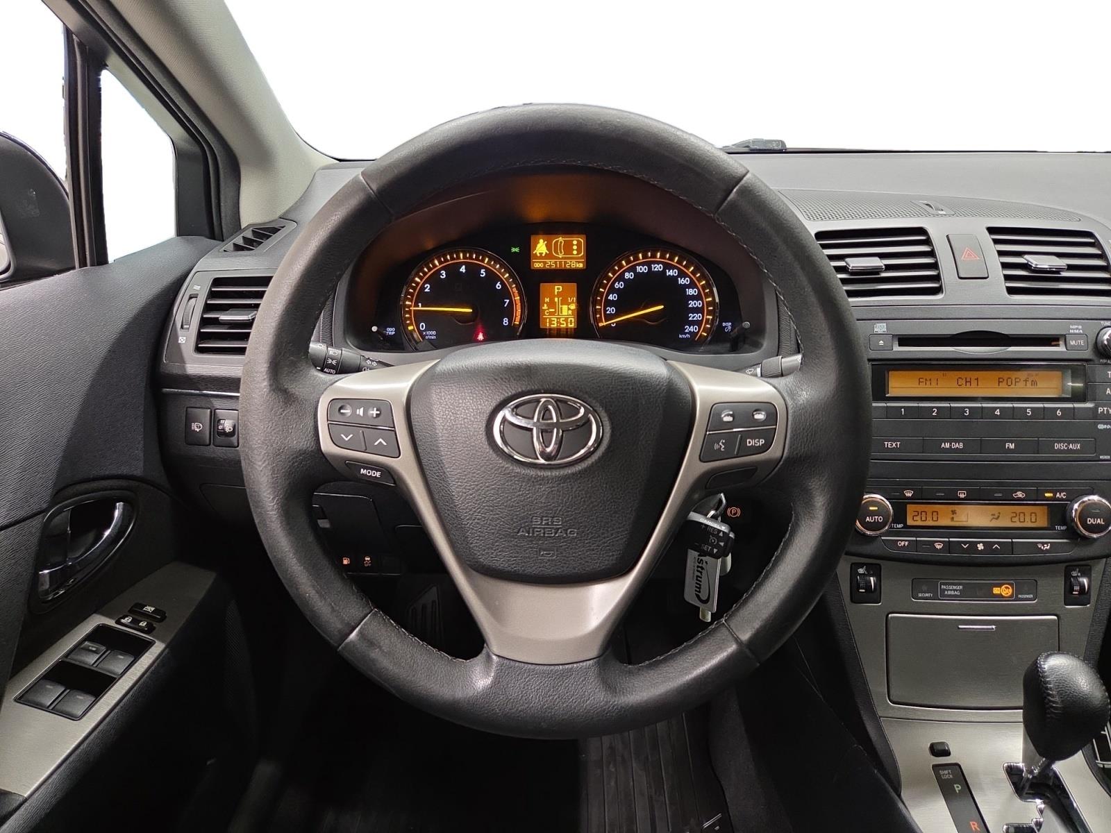 TOYOTA AVENSIS 2010