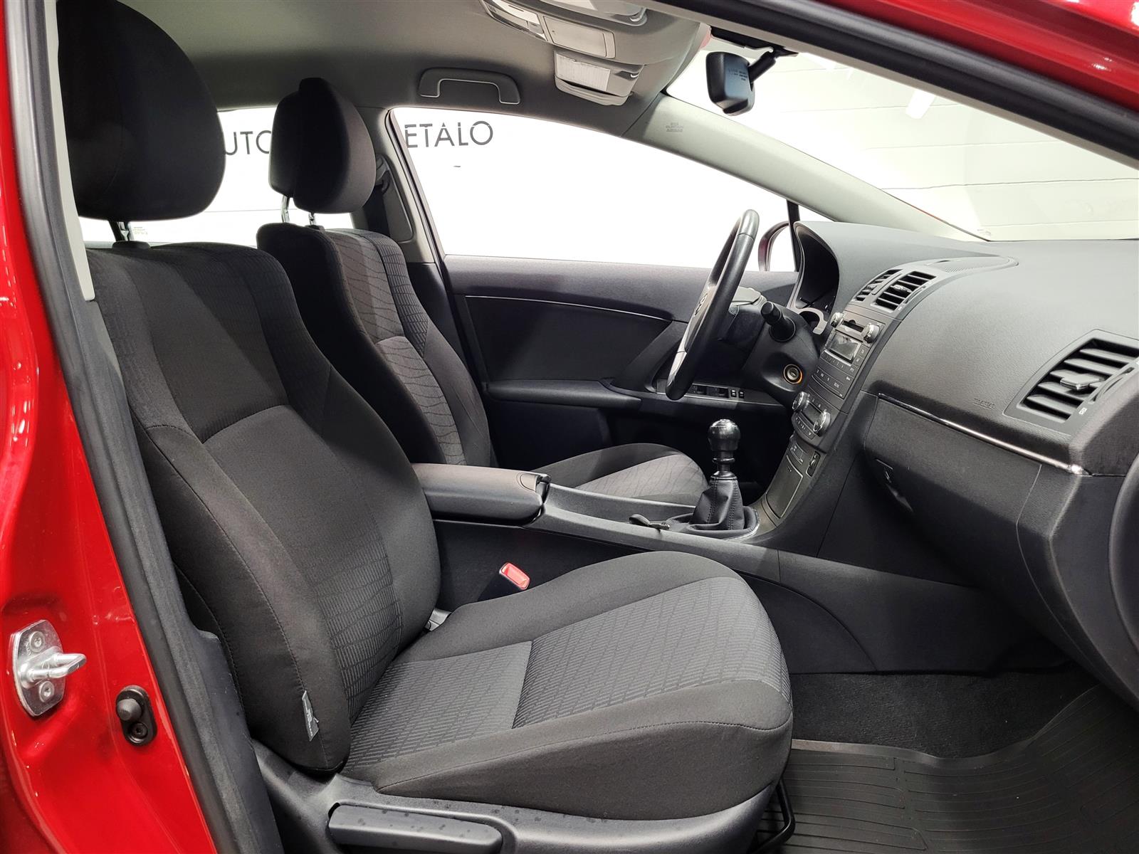 TOYOTA AVENSIS 2010
