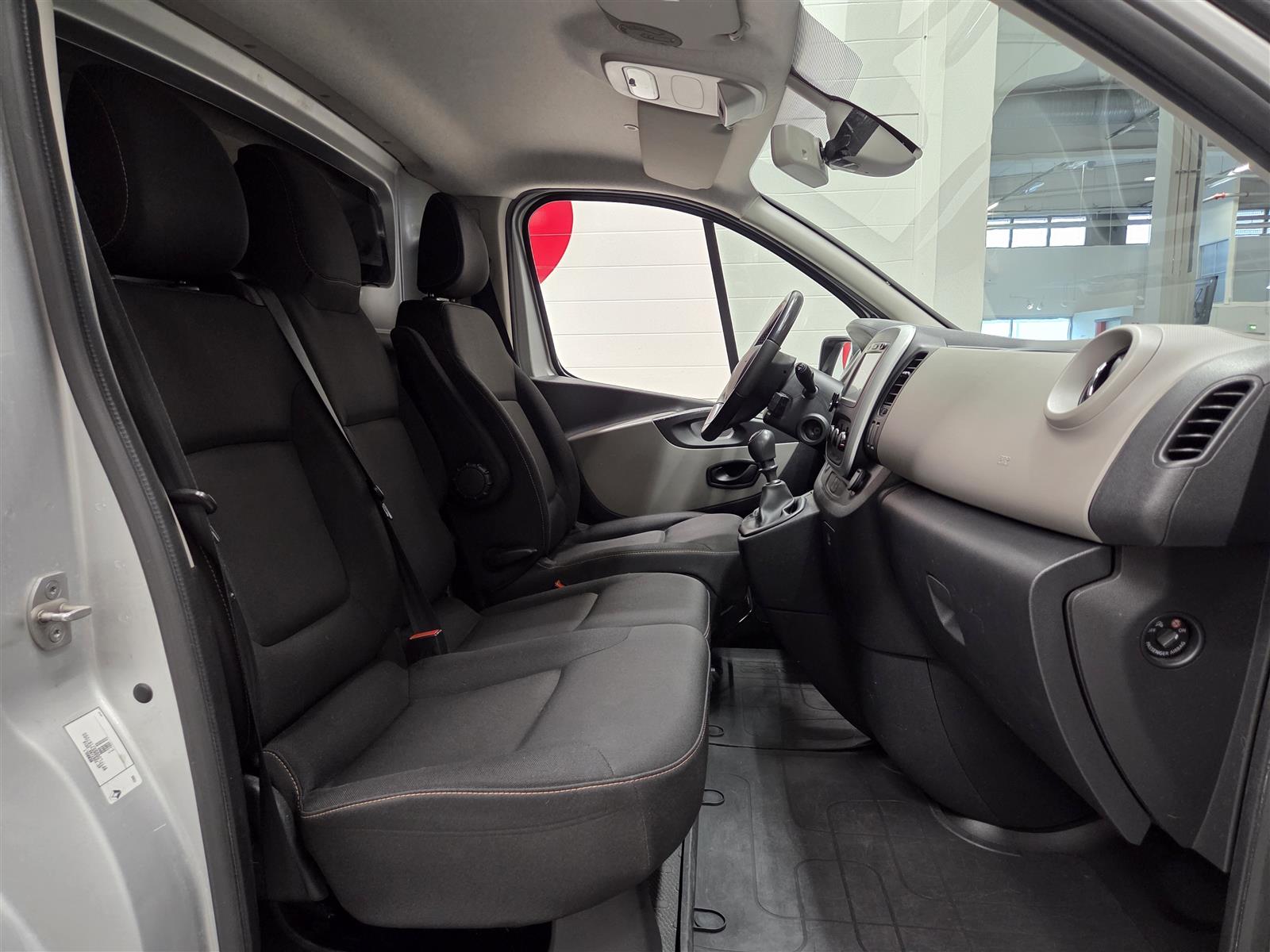 RENAULT TRAFIC 2017