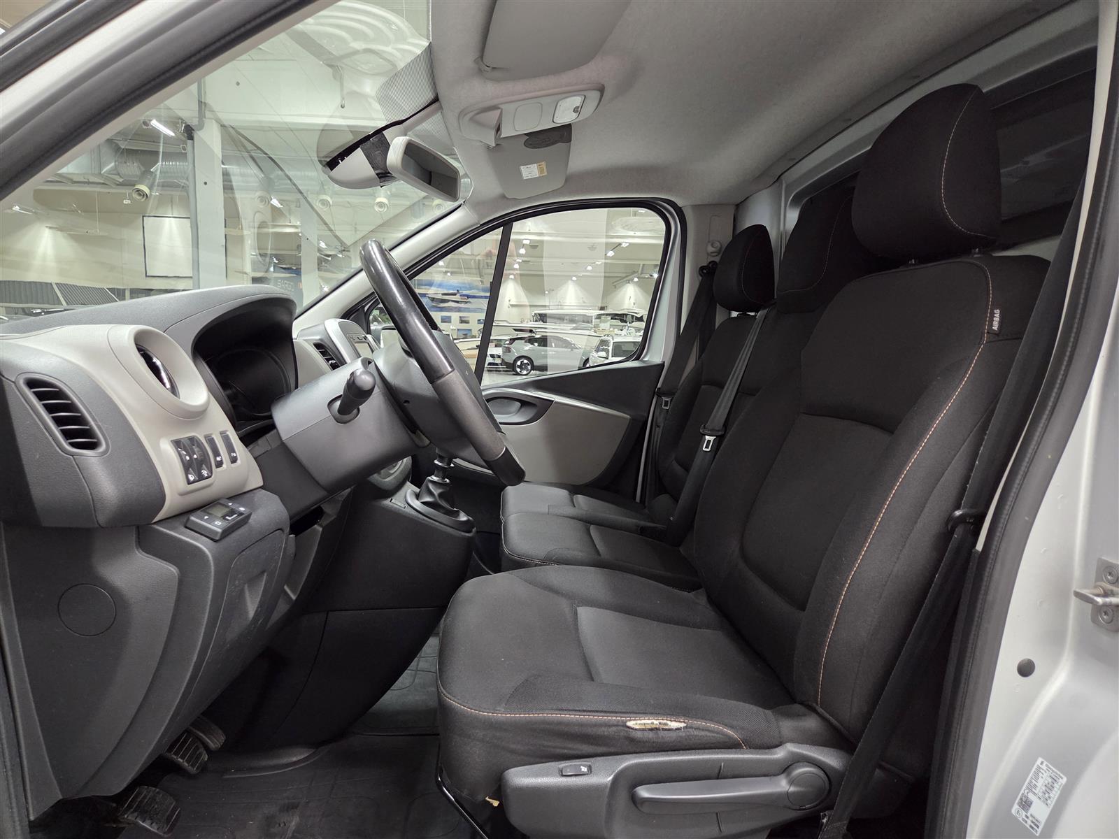 RENAULT TRAFIC 2017