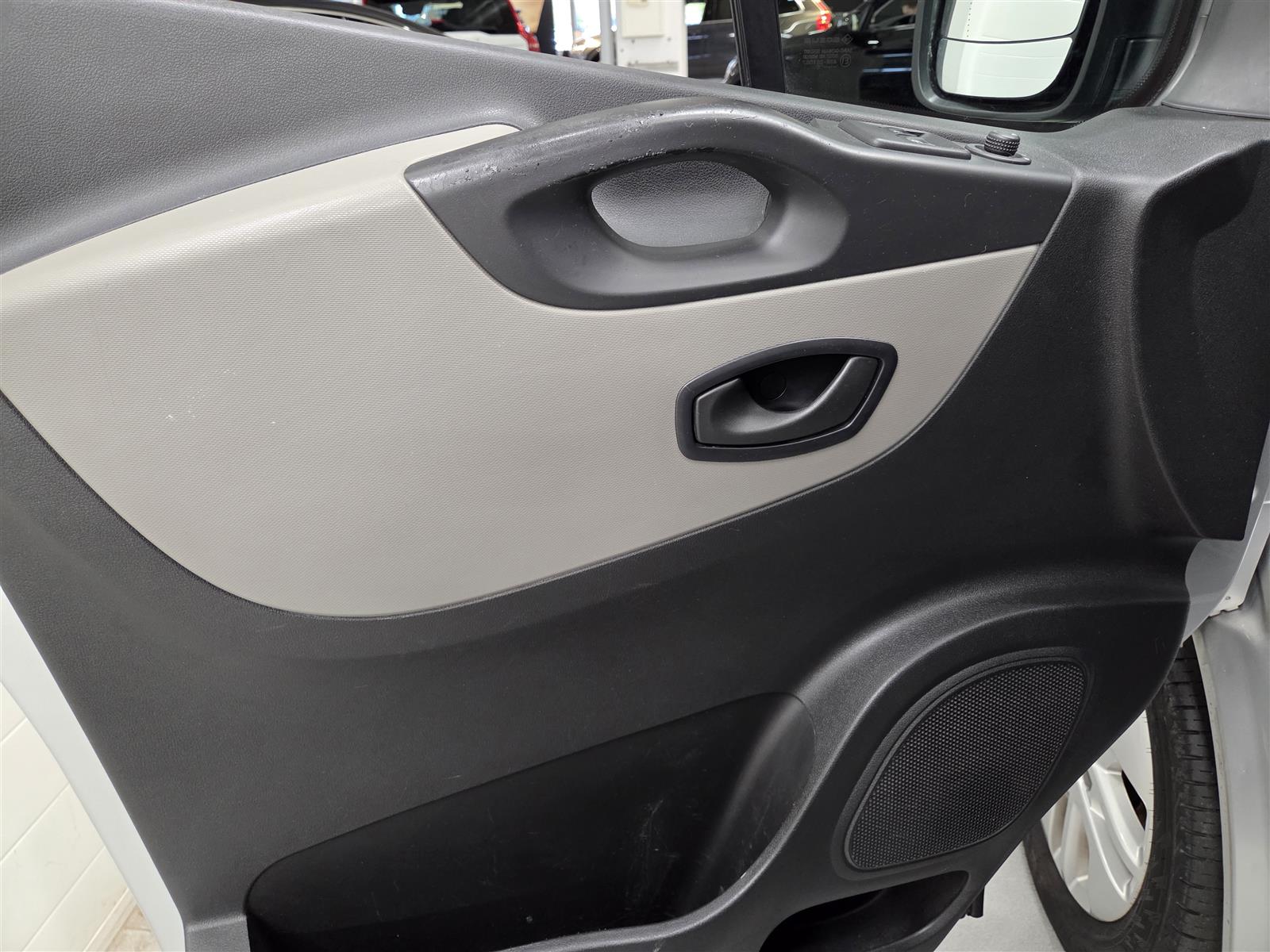 RENAULT TRAFIC 2017