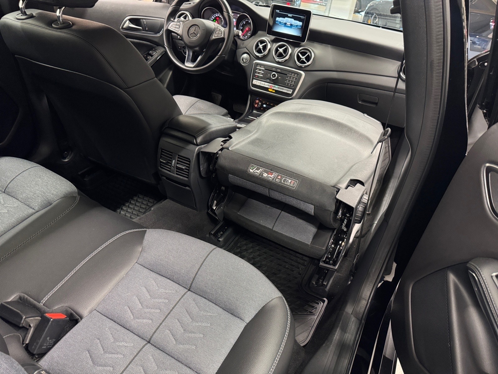 MERCEDES-BENZ GLA 2018