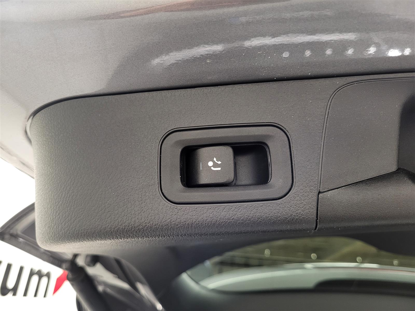 MERCEDES-BENZ EQB 2025