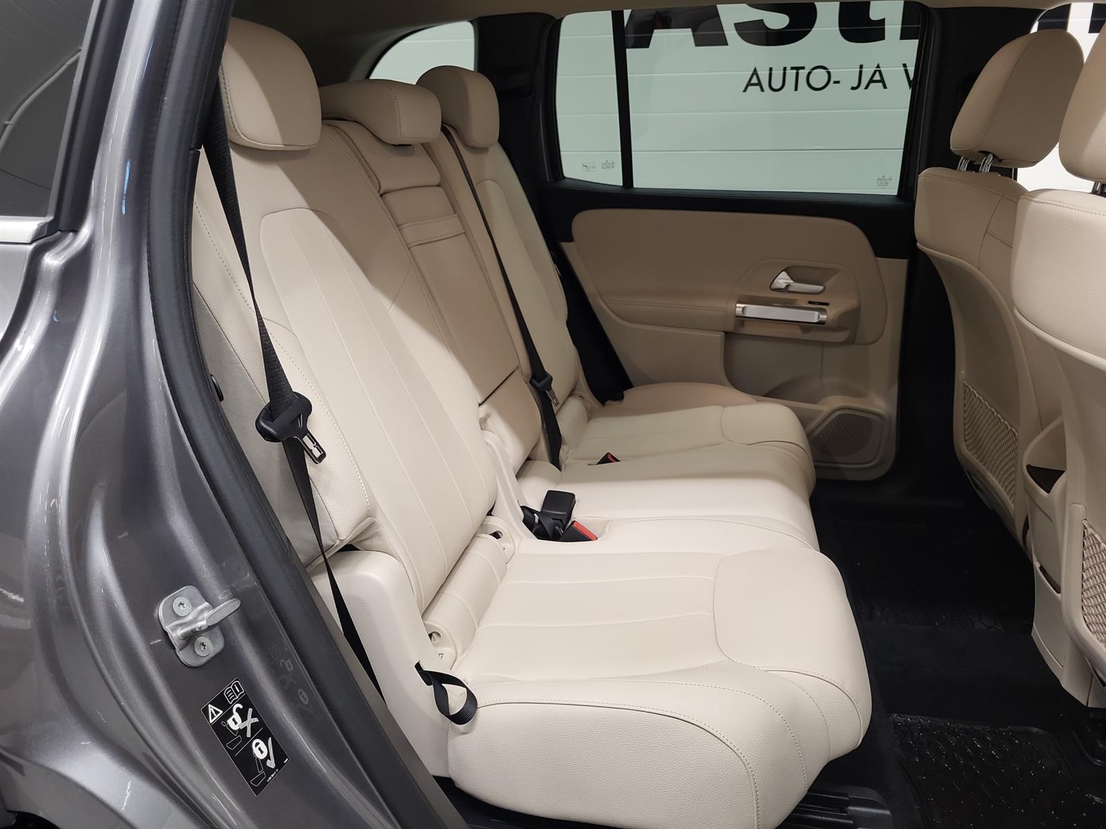 MERCEDES-BENZ EQB 2025