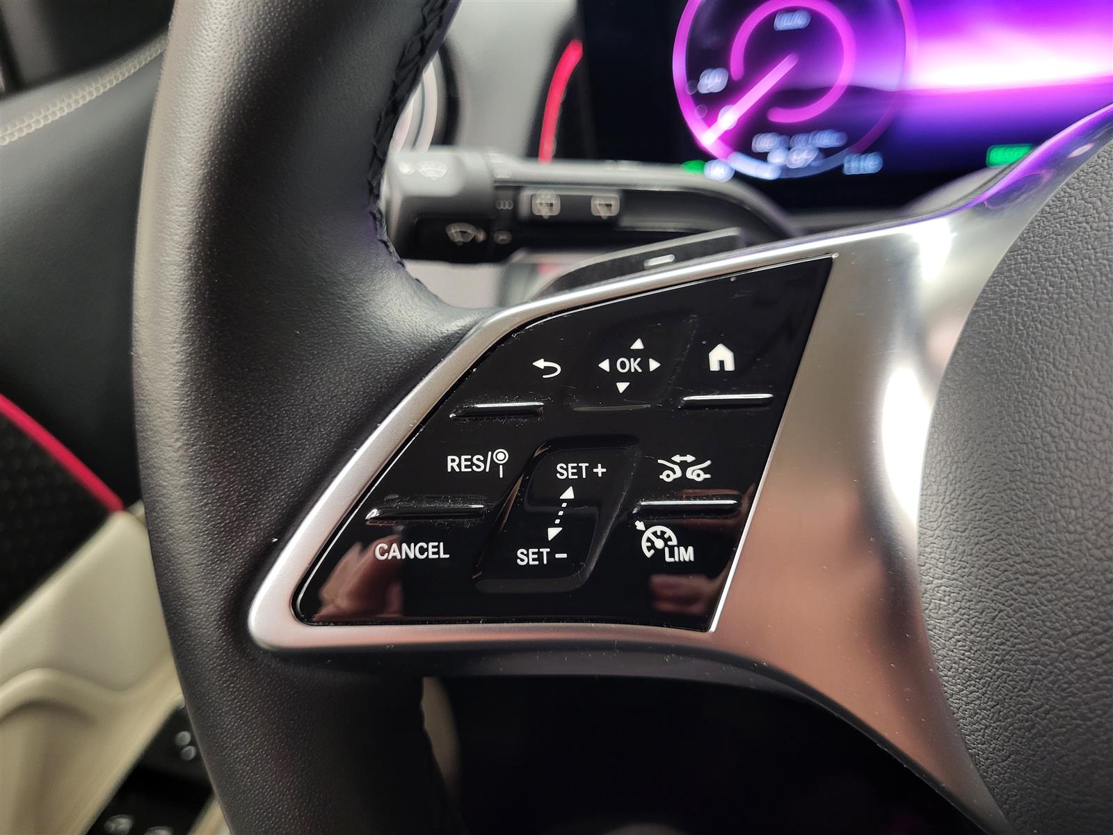 MERCEDES-BENZ EQB 2025