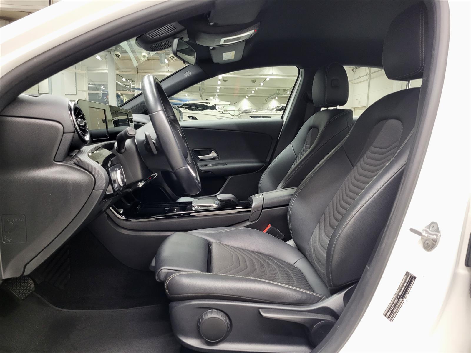 MERCEDES-BENZ A 2021