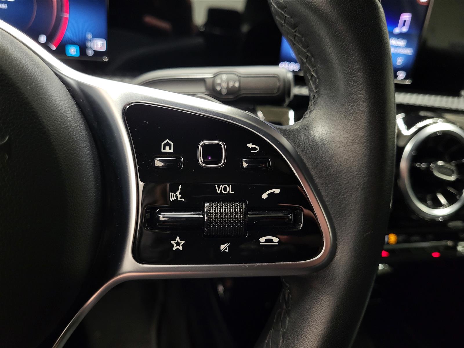 MERCEDES-BENZ A 2021