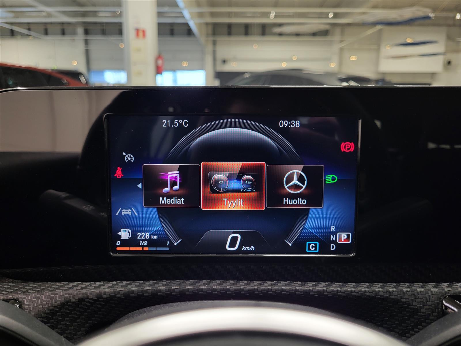 MERCEDES-BENZ A 2021