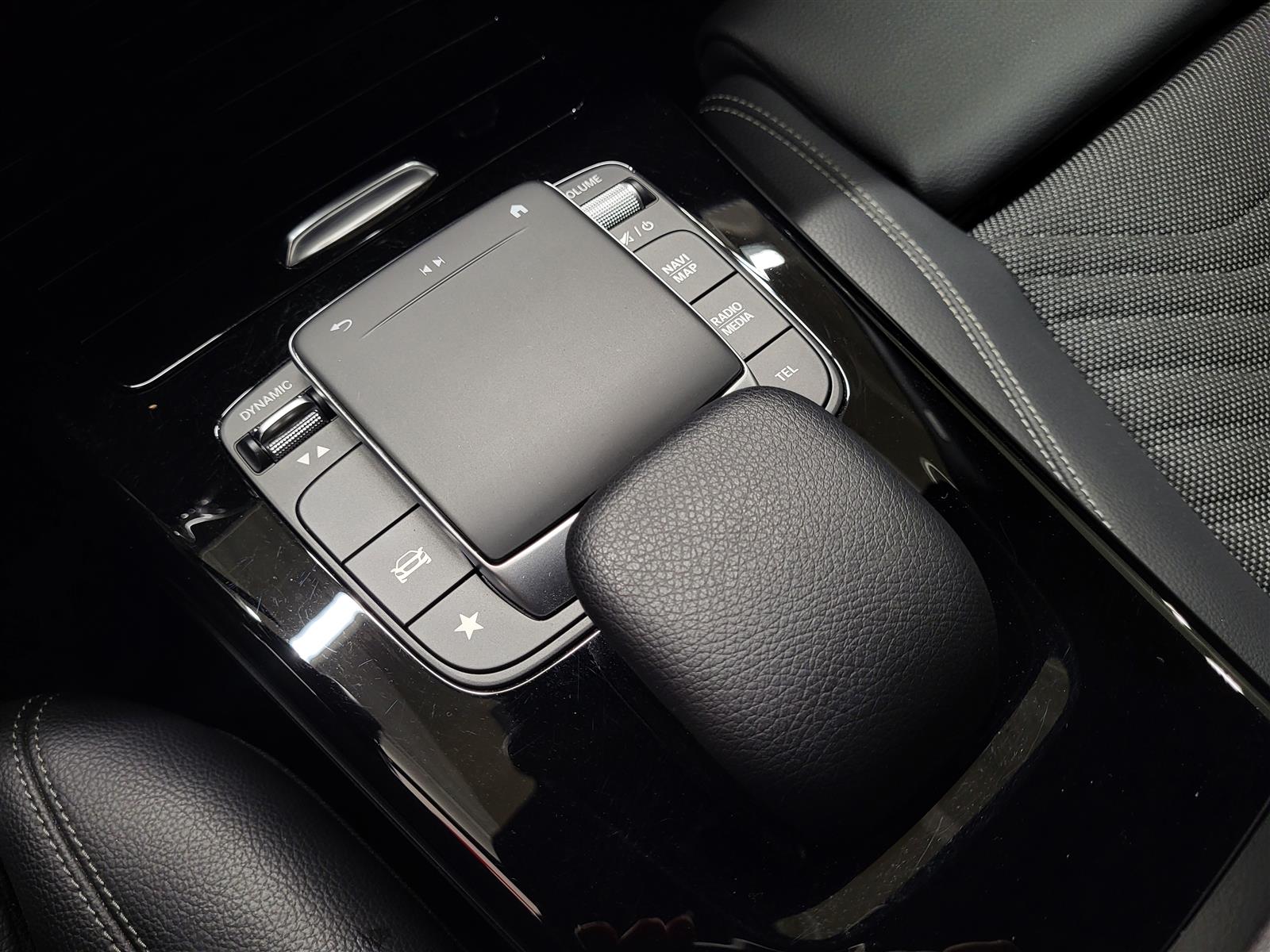 MERCEDES-BENZ A 2021