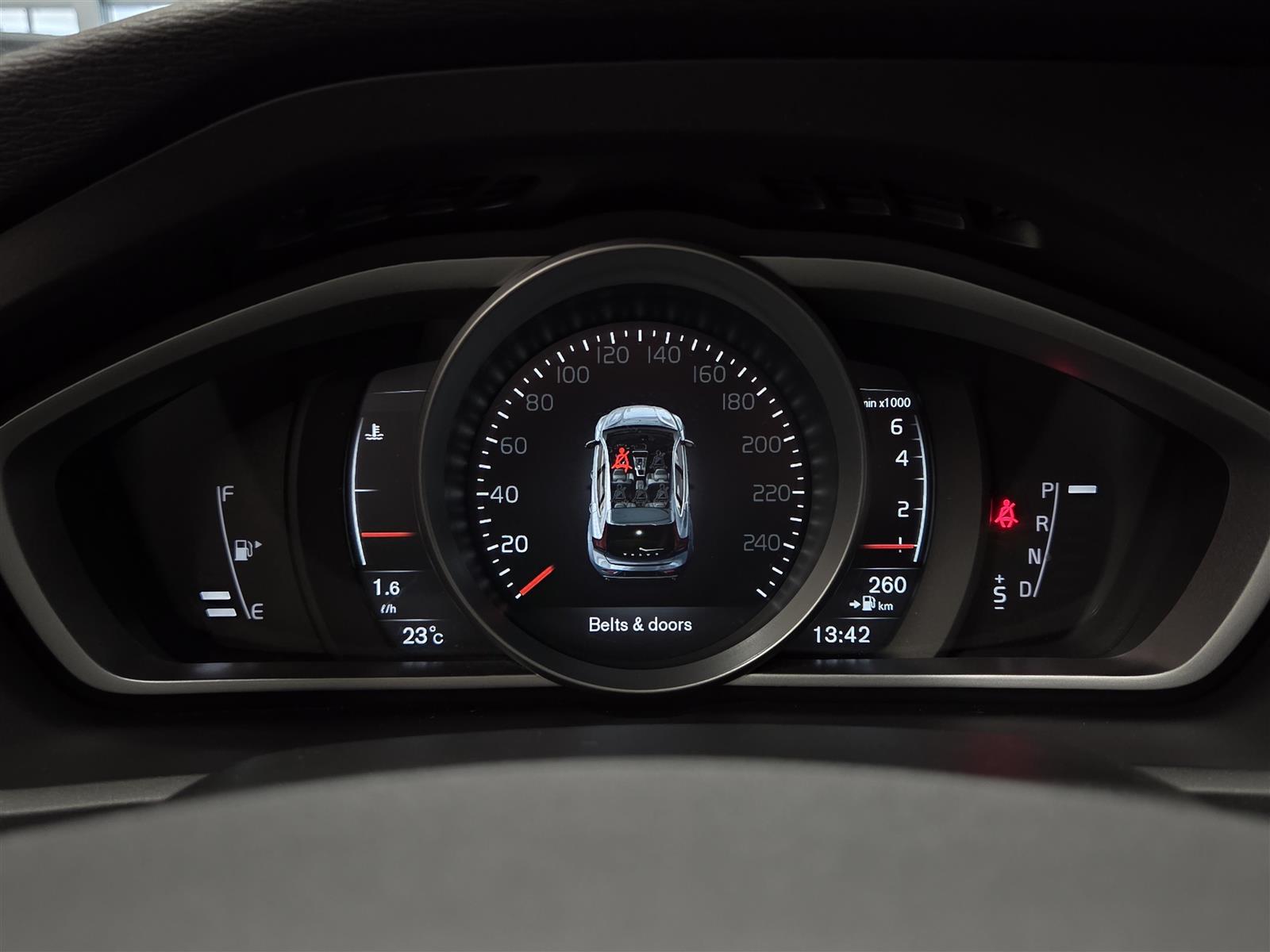 VOLVO V40 2018