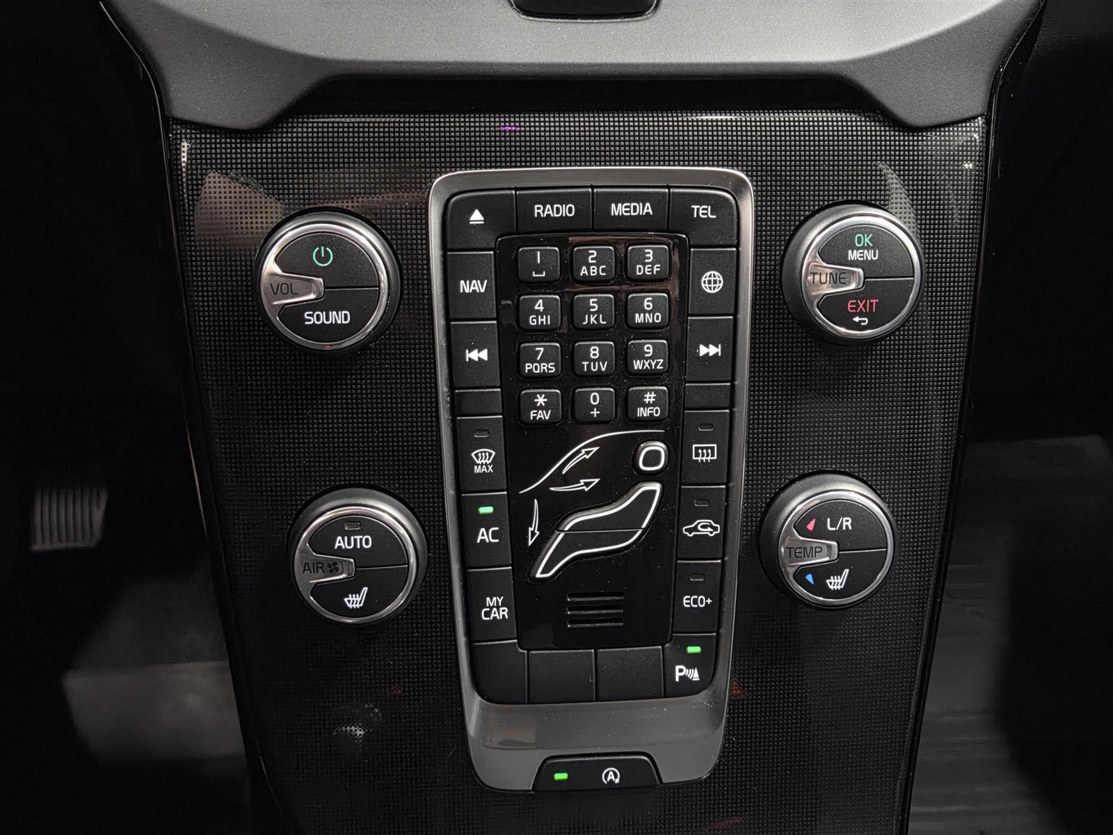 VOLVO V40 2018