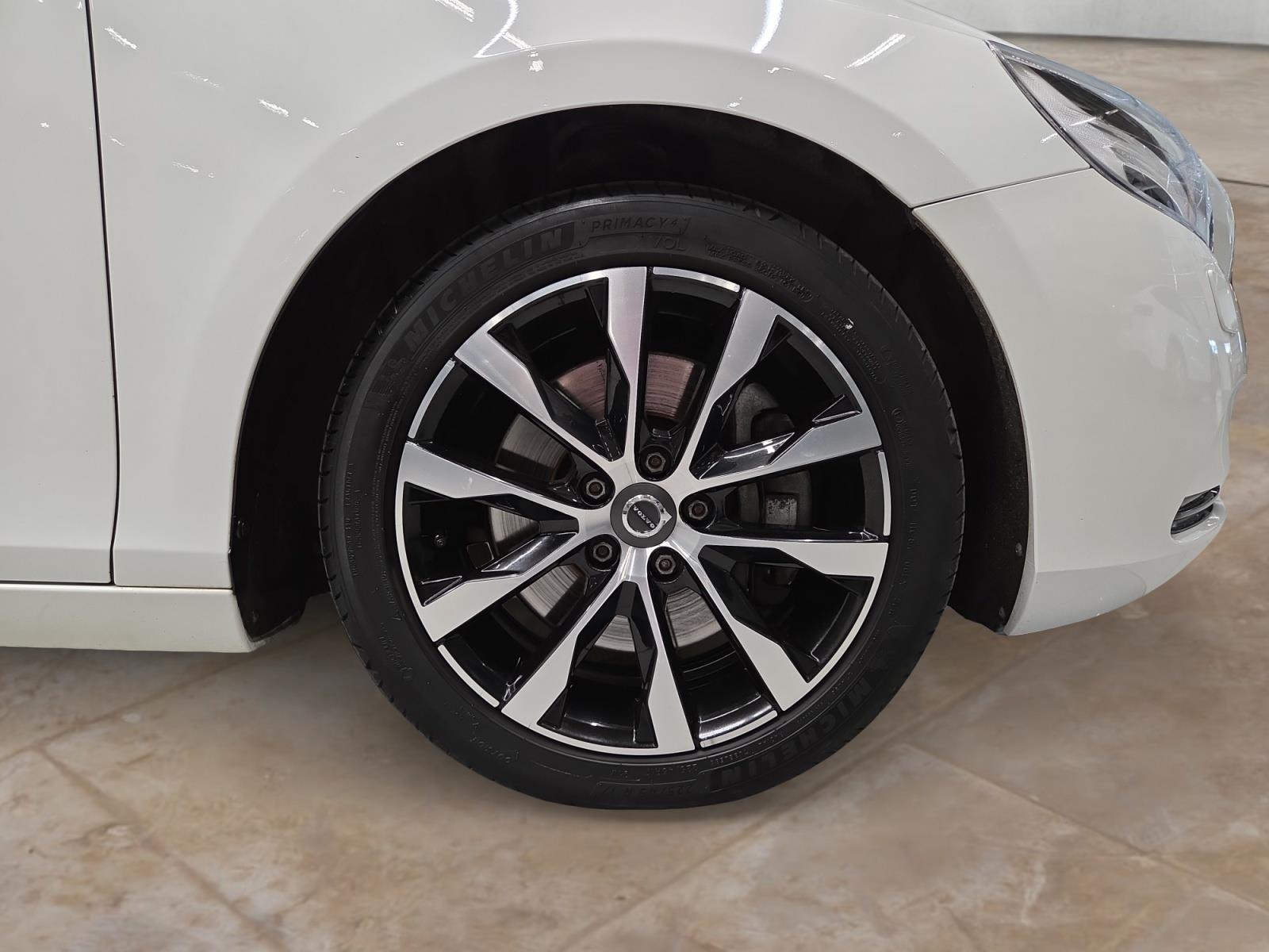 VOLVO V40 2018