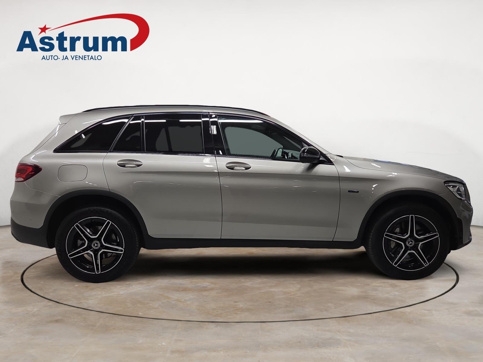 MERCEDES-BENZ GLC 2021