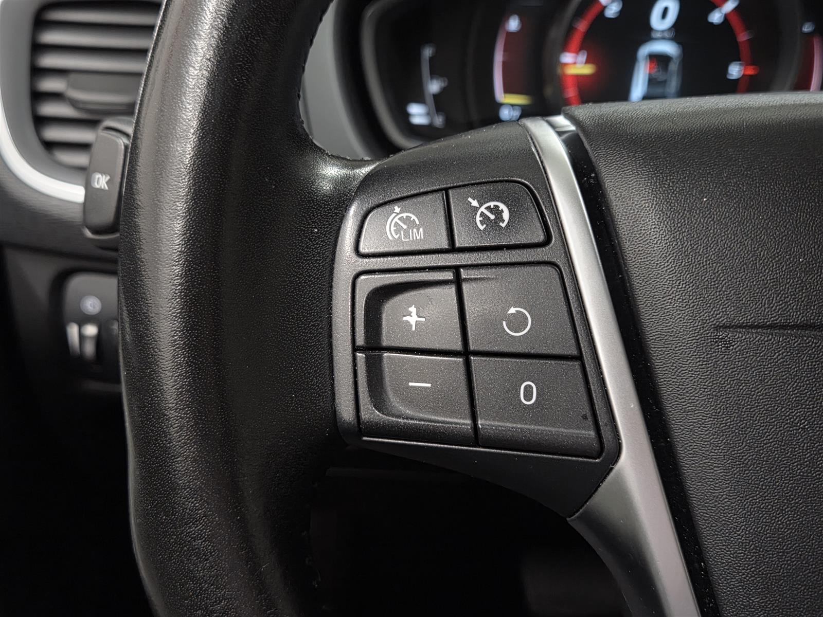 VOLVO V40 Cross Country 2017