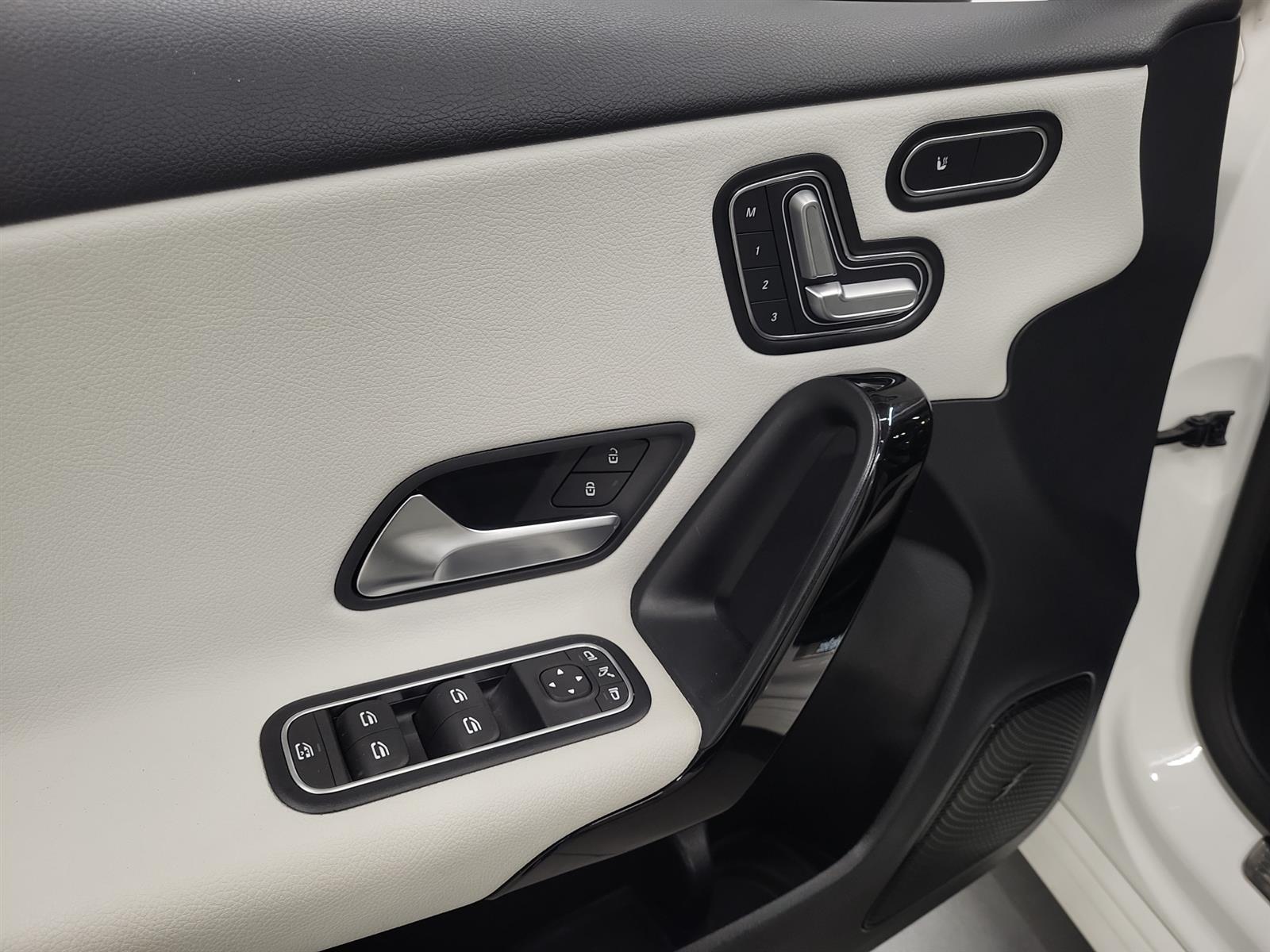 MERCEDES-BENZ A 2019