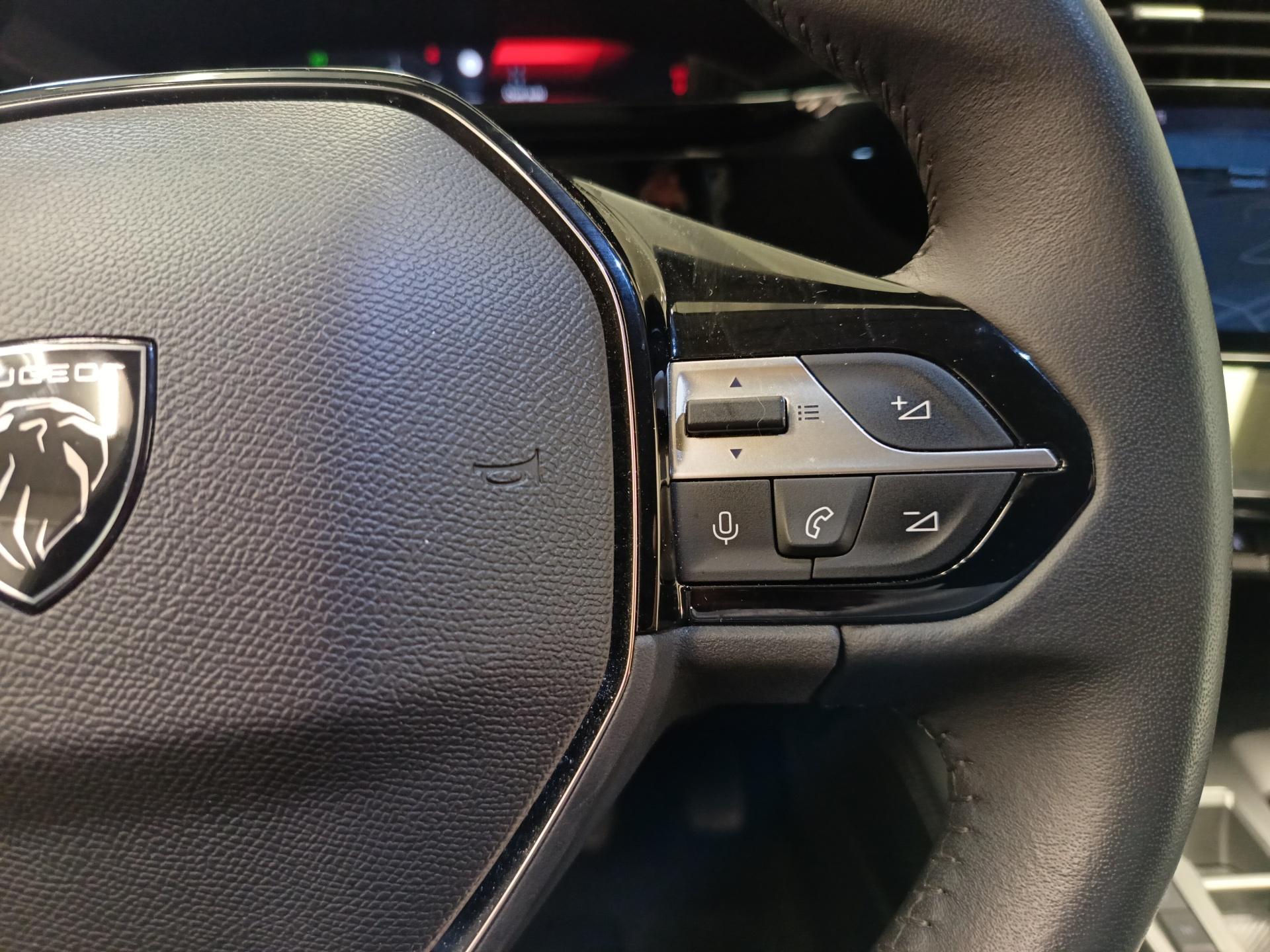 PEUGEOT 408 2023