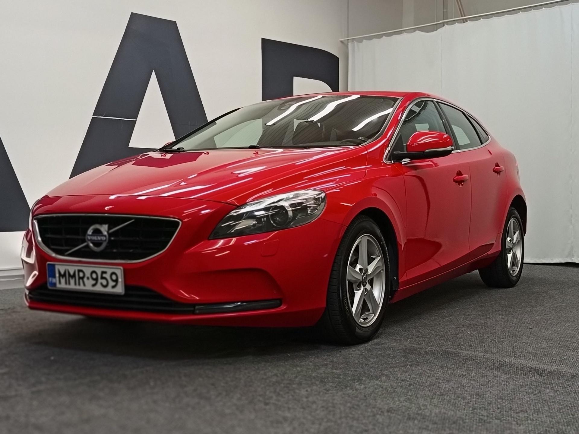 VOLVO V40 2016