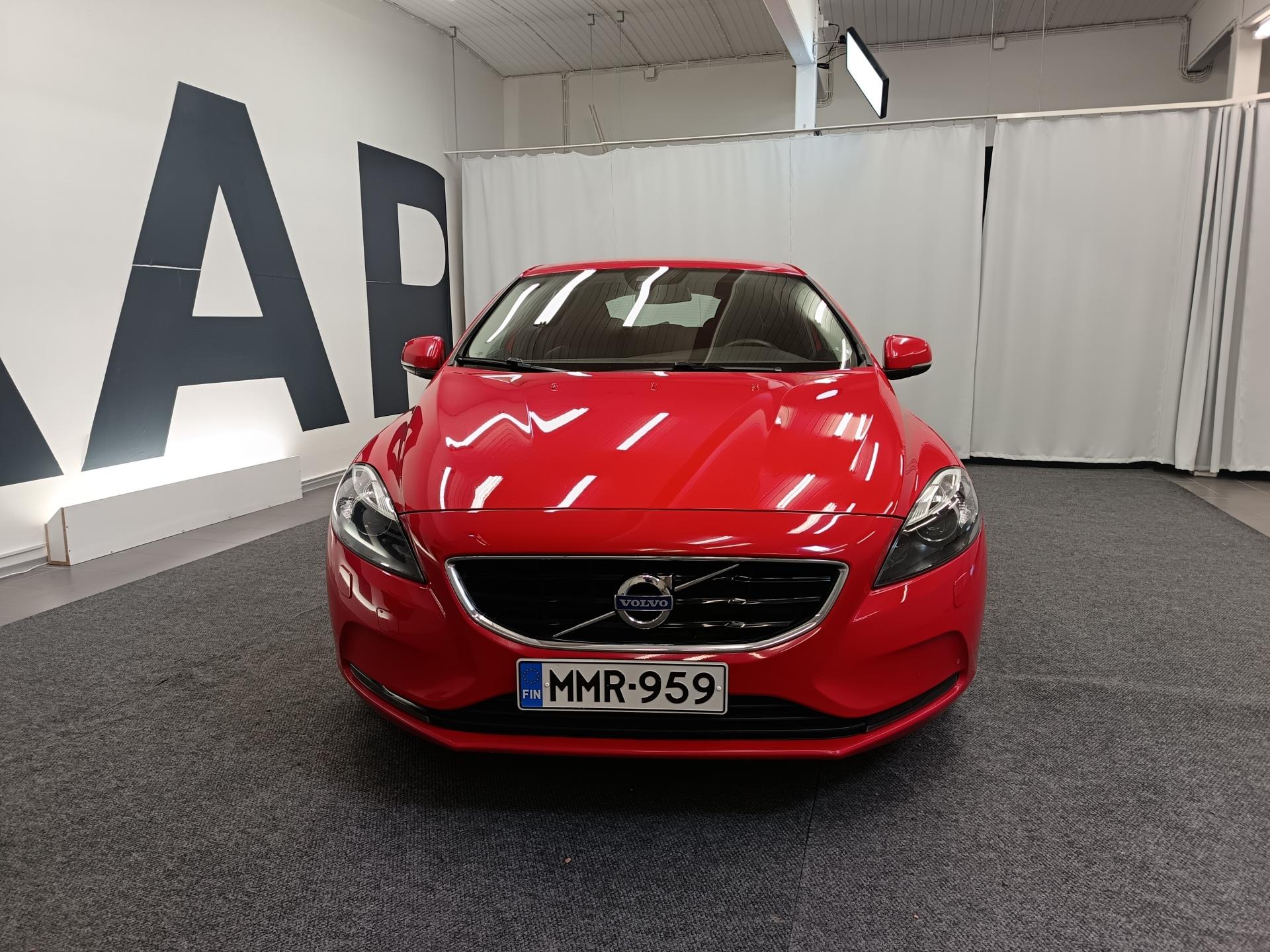 VOLVO V40 2016