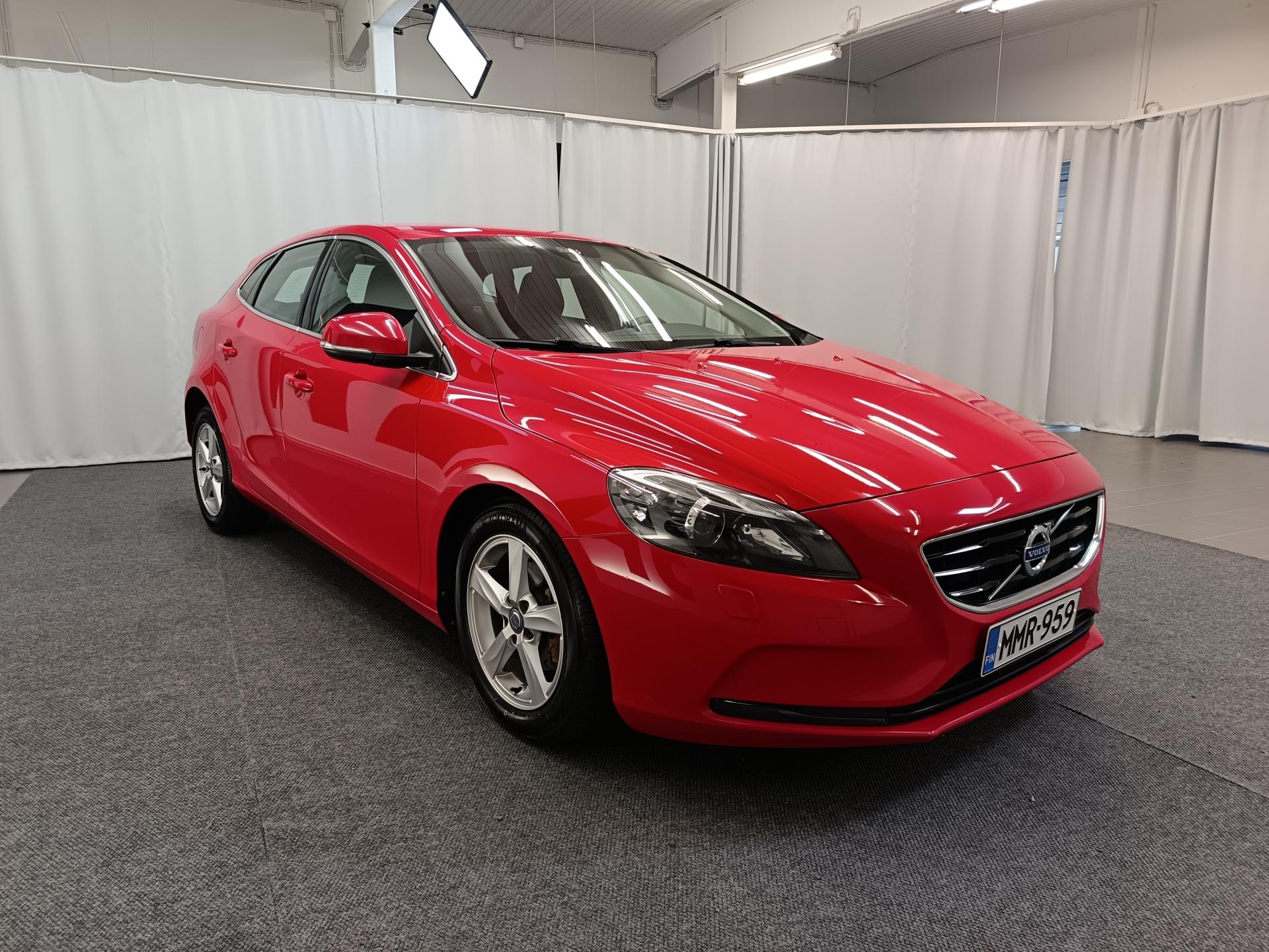 VOLVO V40 2016