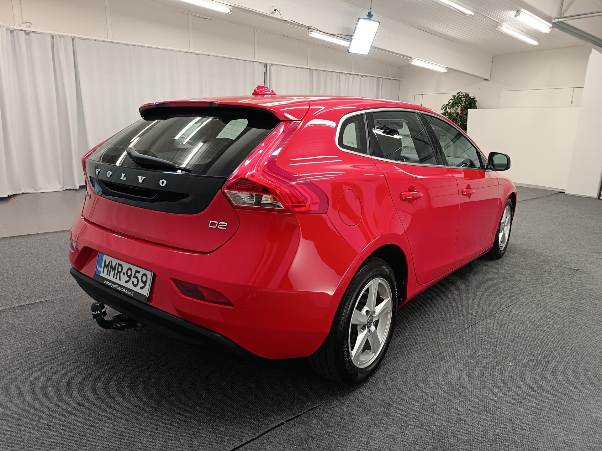 VOLVO V40 2016