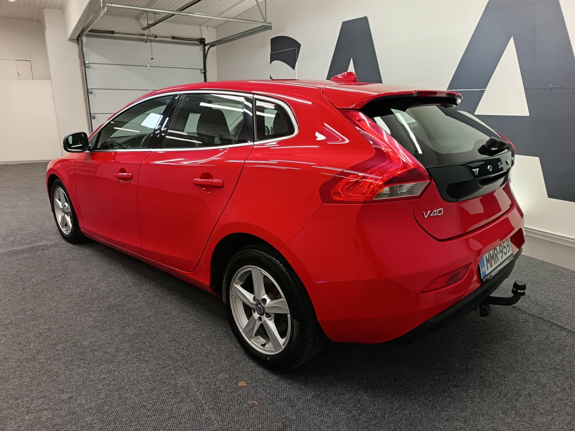VOLVO V40 2016