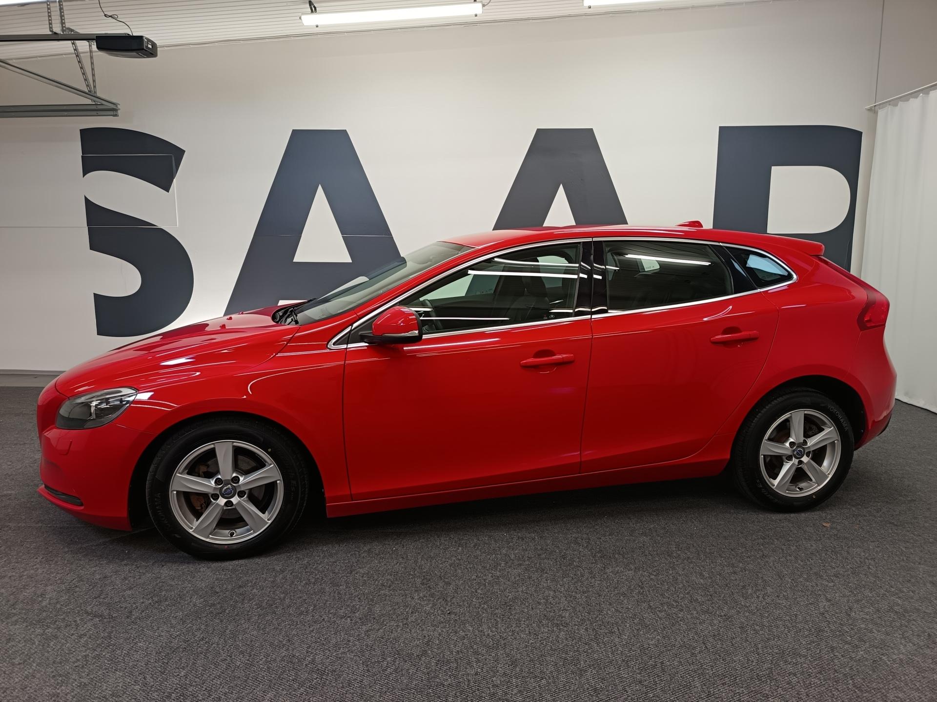 VOLVO V40 2016