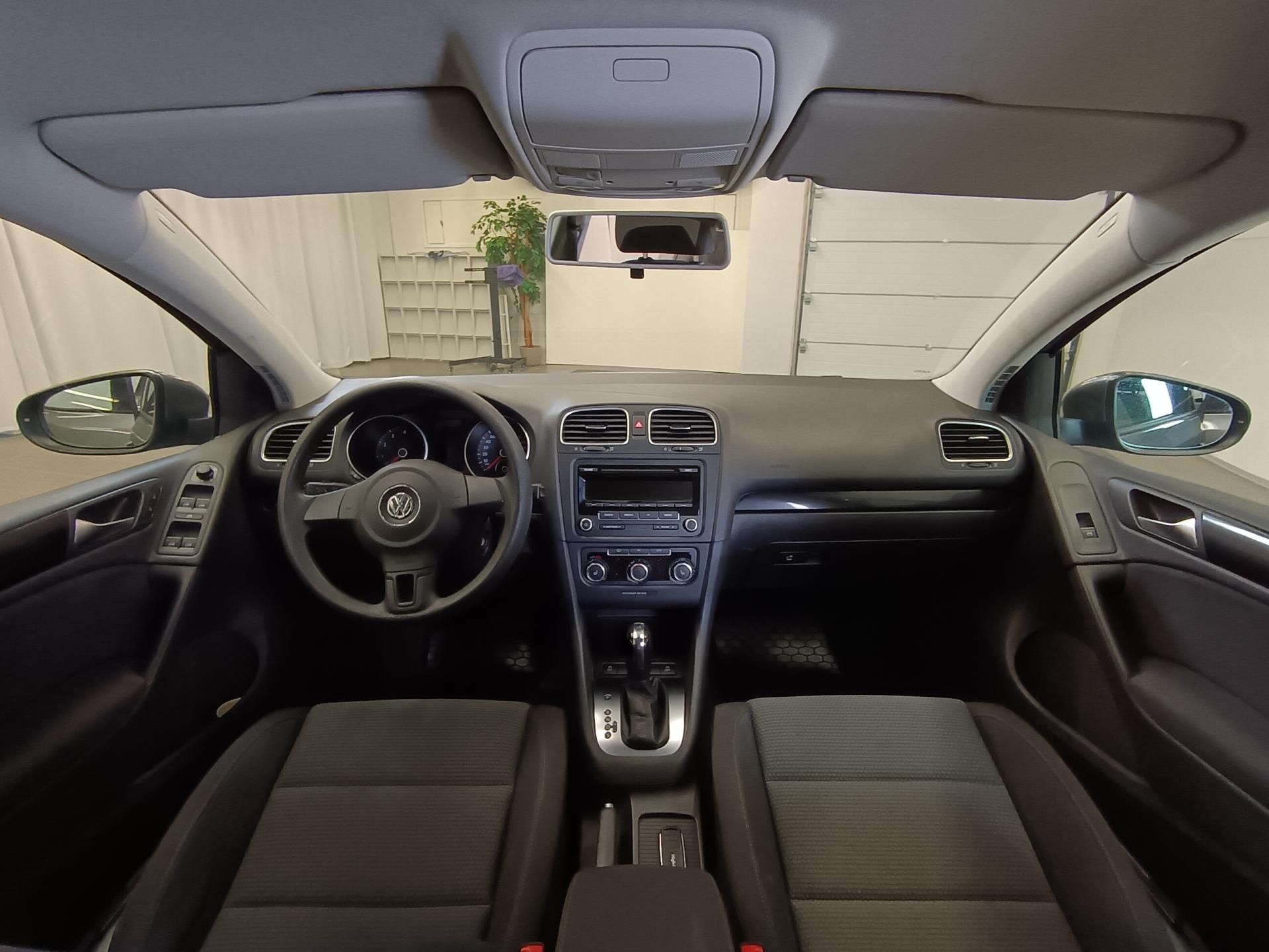 VOLKSWAGEN Golf 2012