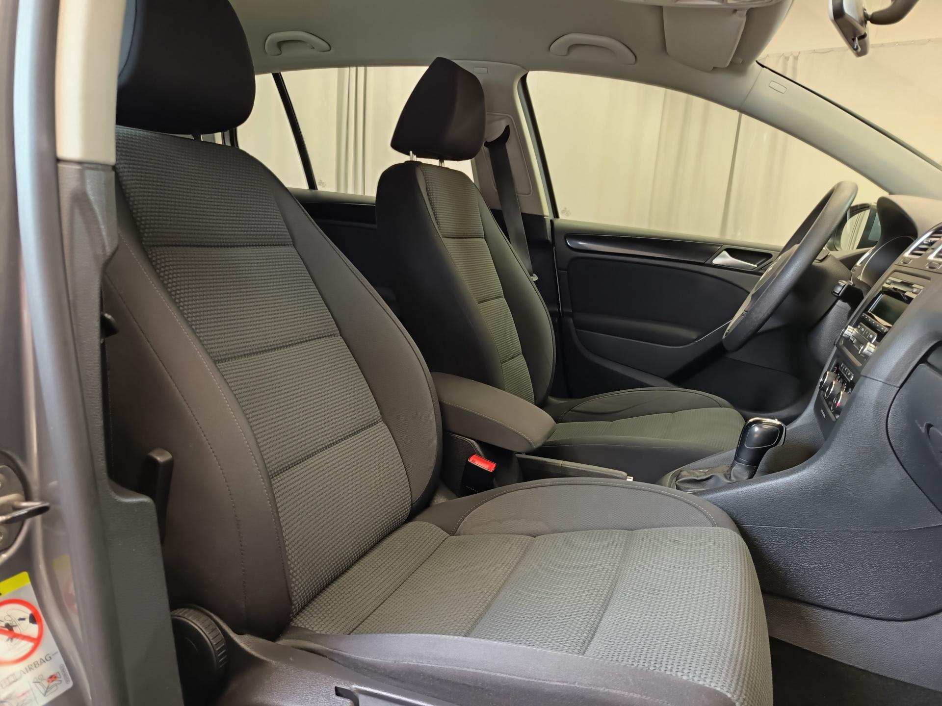 VOLKSWAGEN Golf 2012