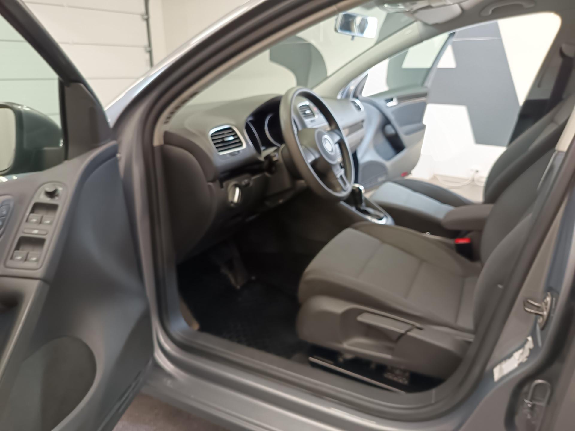 VOLKSWAGEN Golf 2012