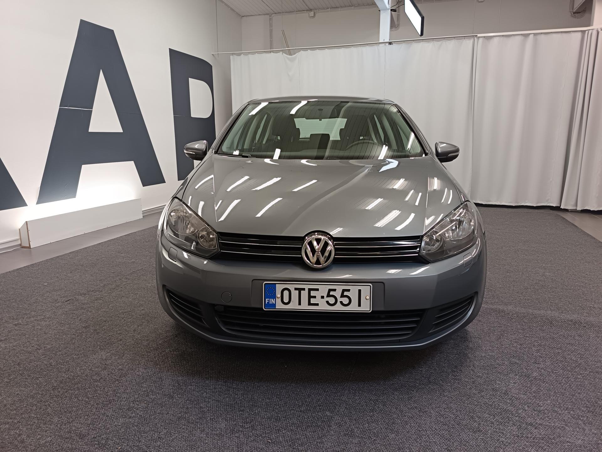 VOLKSWAGEN Golf 2012