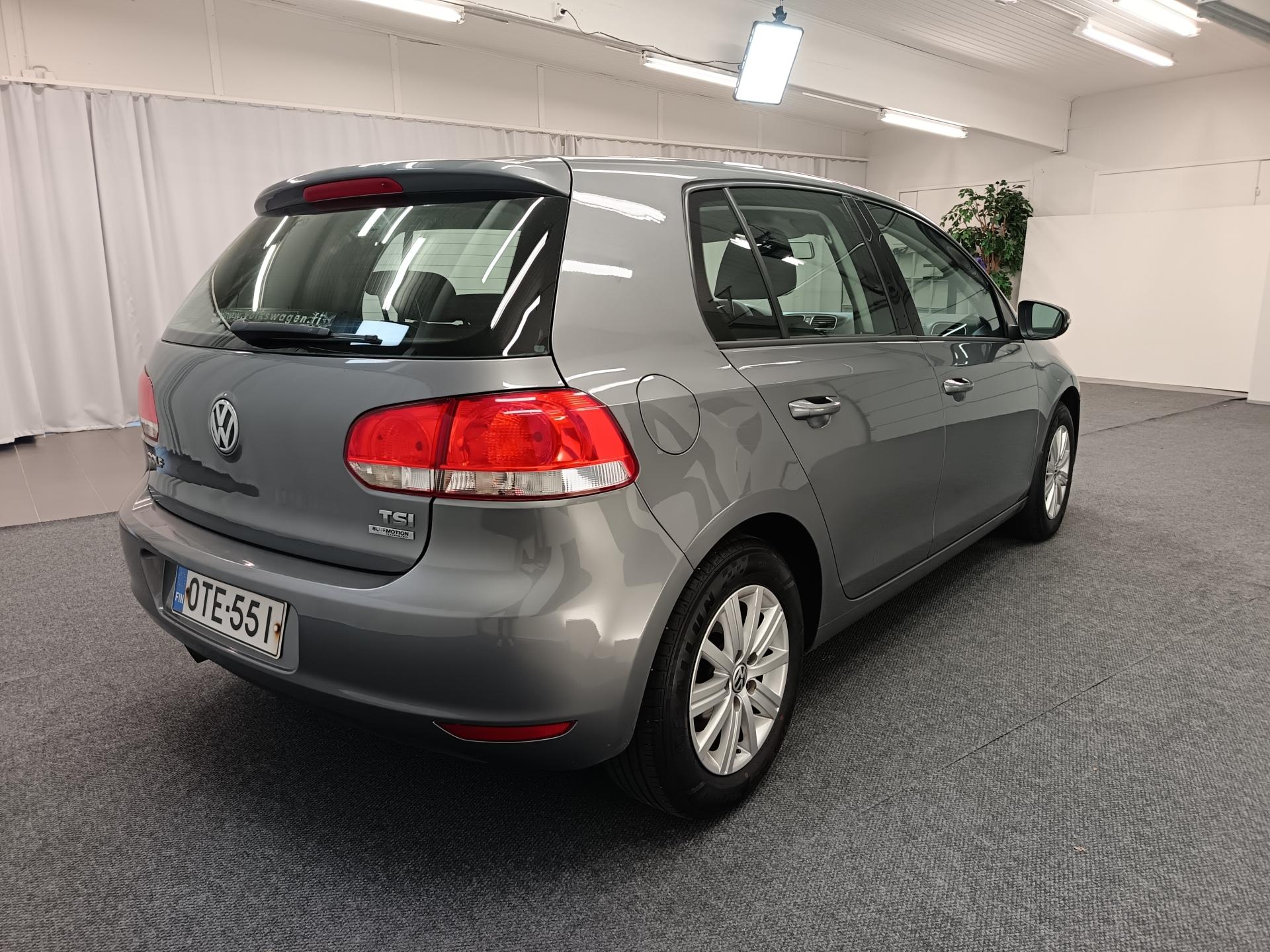 VOLKSWAGEN Golf 2012