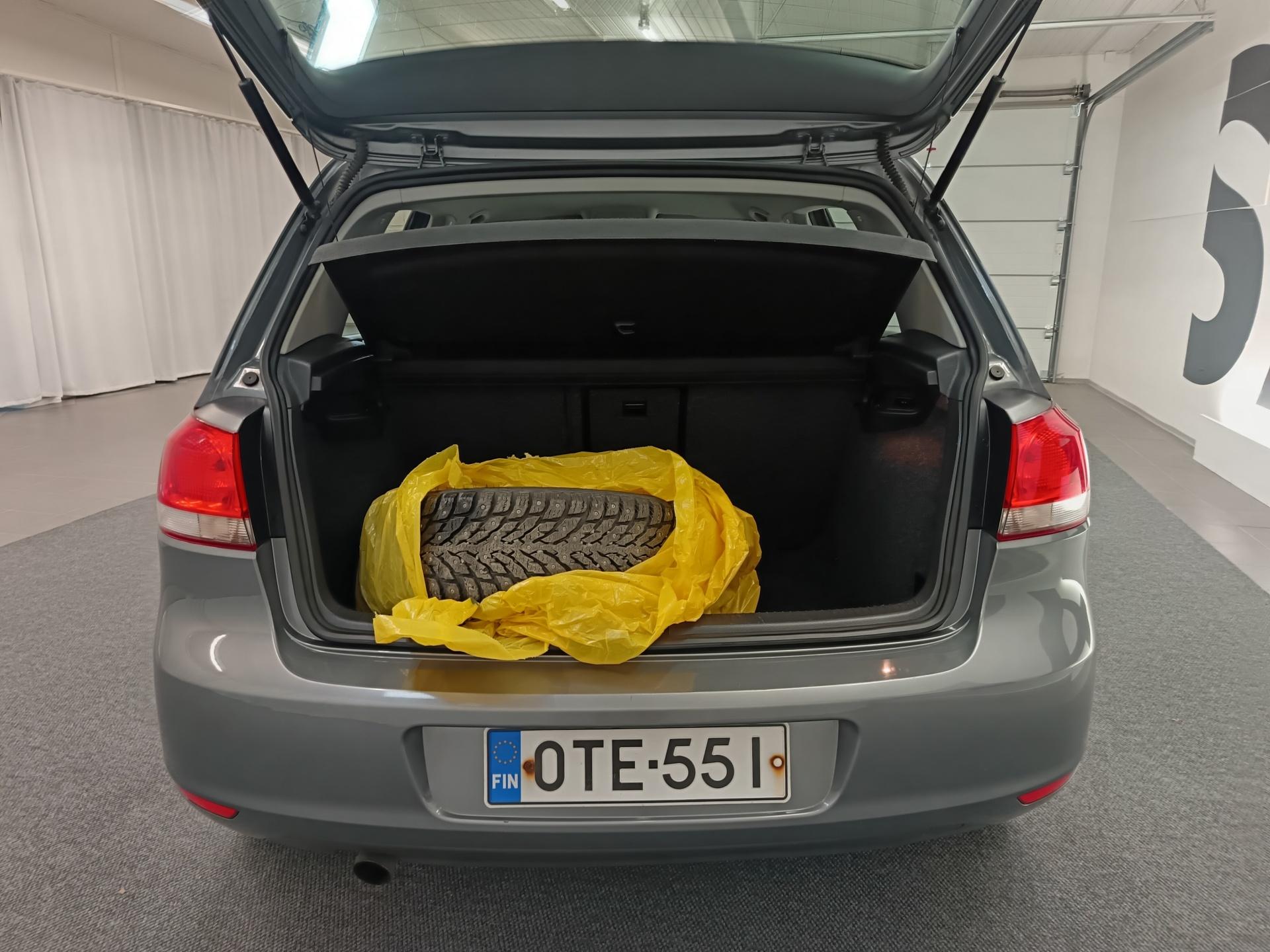 VOLKSWAGEN Golf 2012