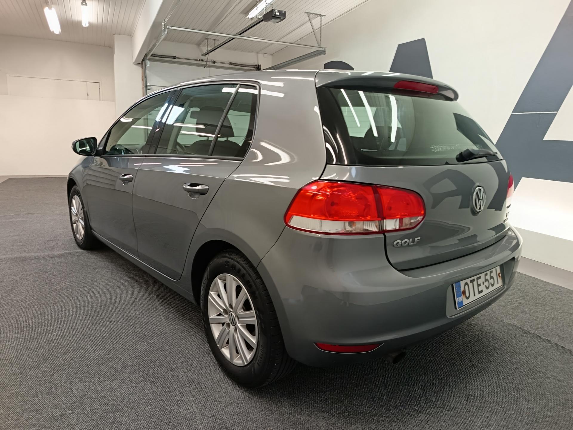 VOLKSWAGEN Golf 2012
