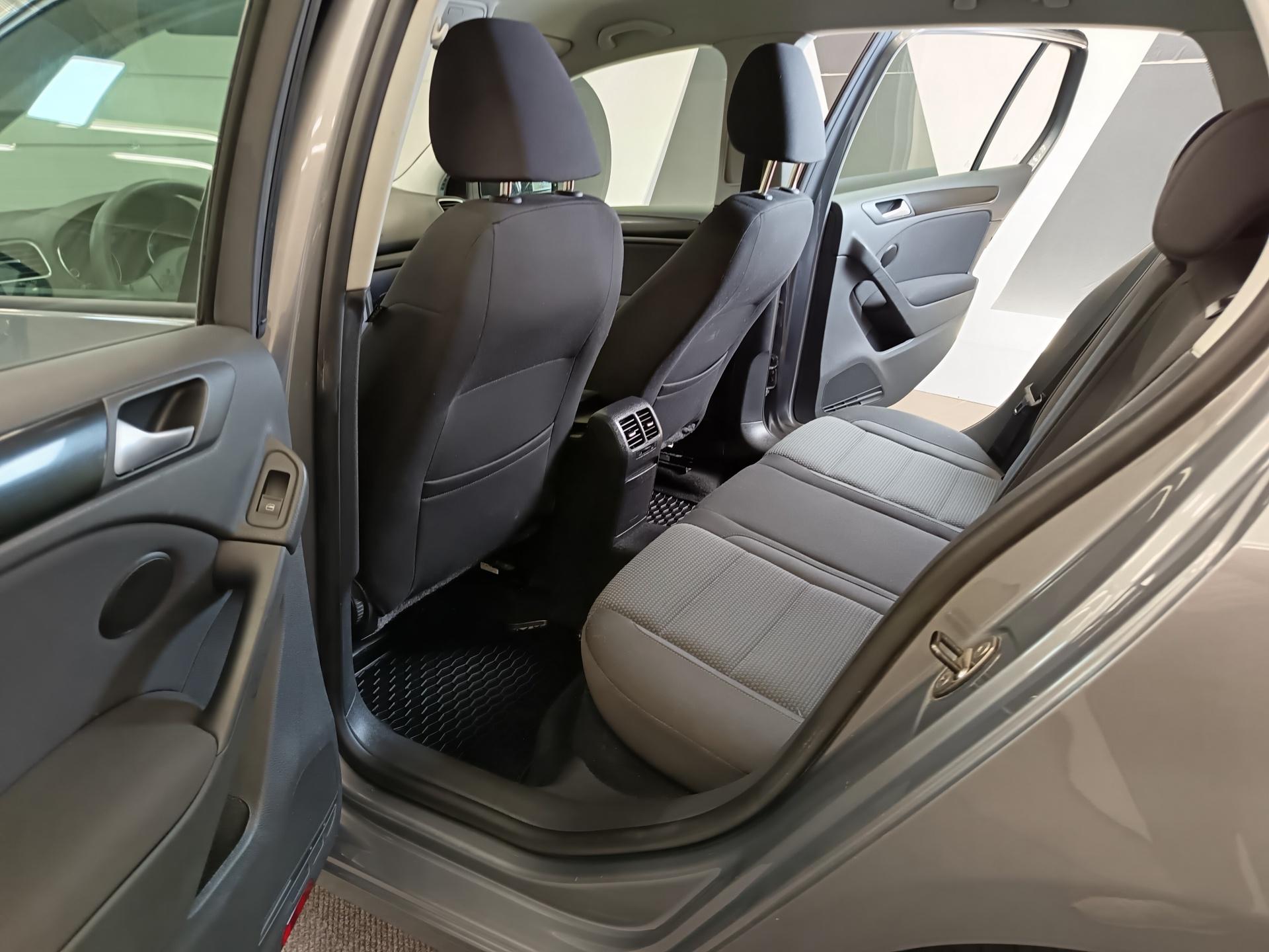 VOLKSWAGEN Golf 2012