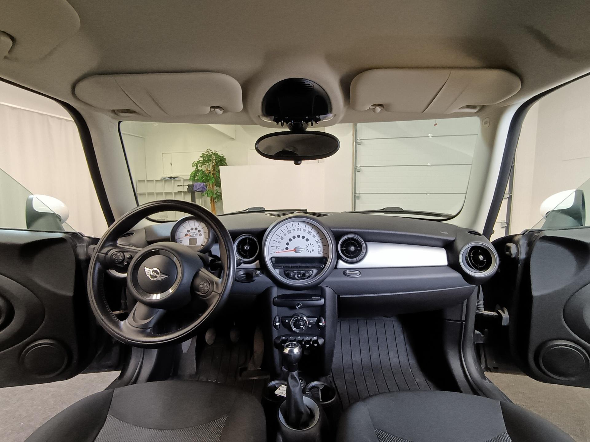 MINI Cooper 2010