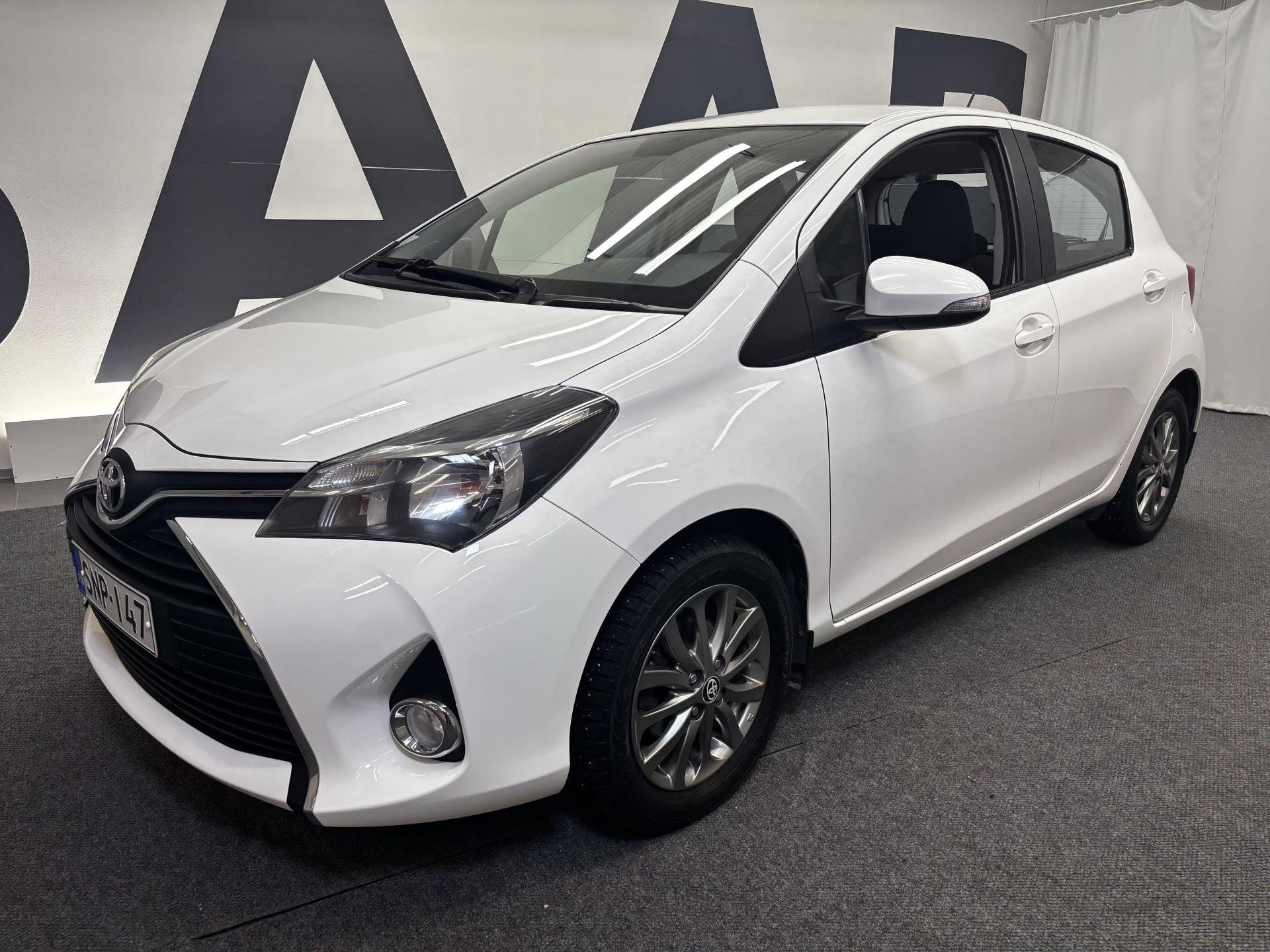 TOYOTA Yaris 2016