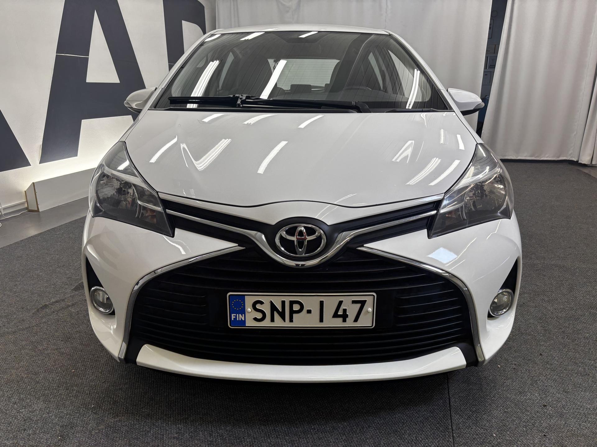 TOYOTA Yaris 2016